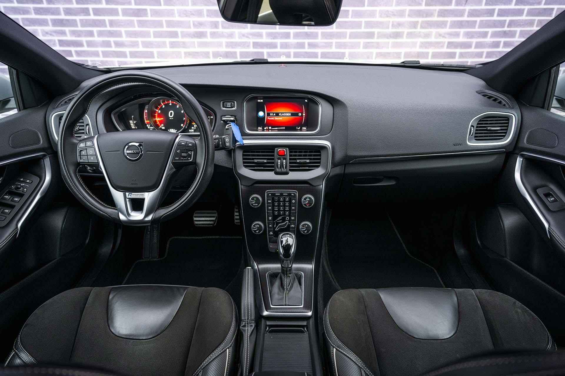 Volvo V40 T4 Automaat 190pk Business Sport / R-Design | Stoelverwarming | Navigatie | High Performance audio | Parkeersensoren - 10/38