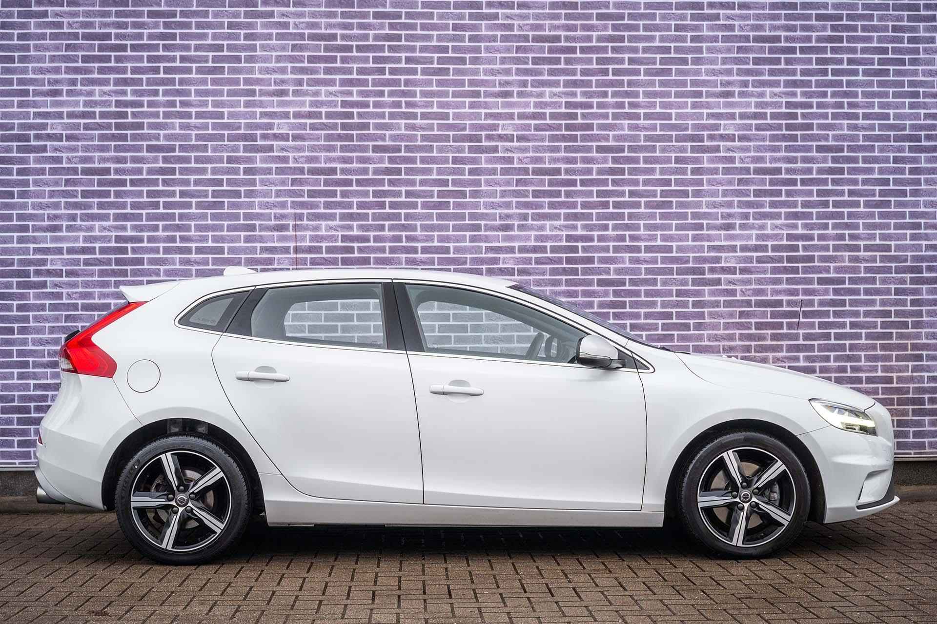 Volvo V40 T4 Automaat 190pk Business Sport / R-Design | Stoelverwarming | Navigatie | High Performance audio | Parkeersensoren - 14/38