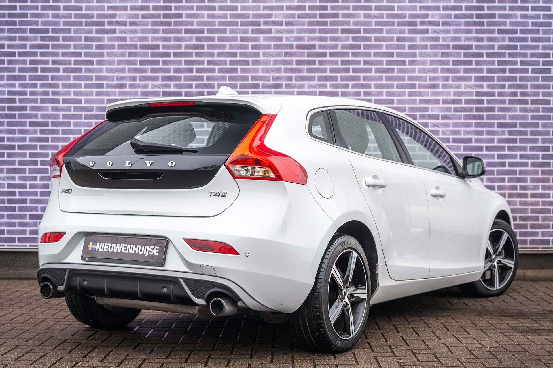 Volvo V40 T4 Automaat 190pk Business Sport / R-Design | Stoelverwarming | Navigatie | High Performance audio | Parkeersensoren - 19/38