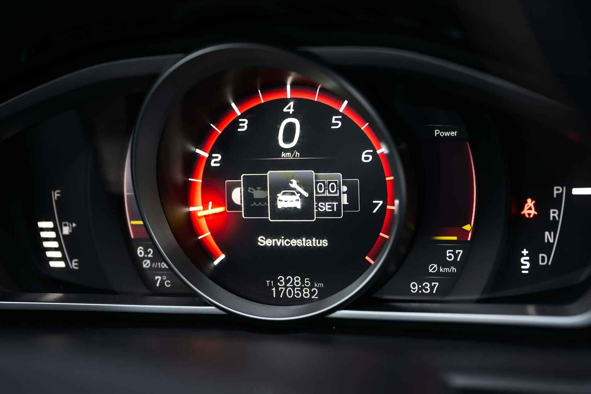 Volvo V40 T4 Automaat 190pk Business Sport / R-Design | Stoelverwarming | Navigatie | High Performance audio | Parkeersensoren - 25/38