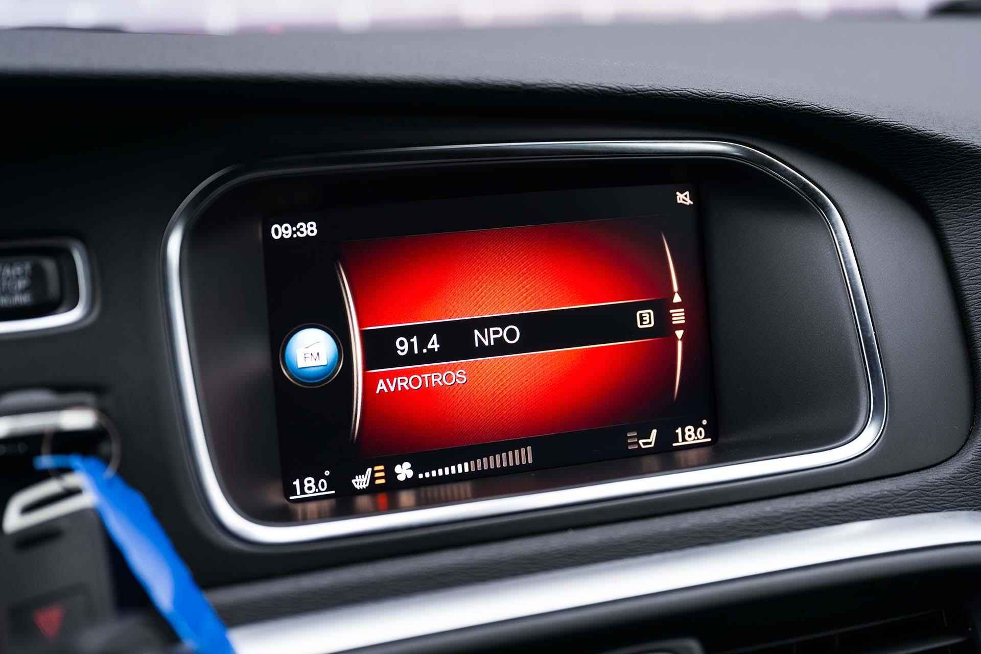 Volvo V40 T4 Automaat 190pk Business Sport / R-Design | Stoelverwarming | Navigatie | High Performance audio | Parkeersensoren - 27/38