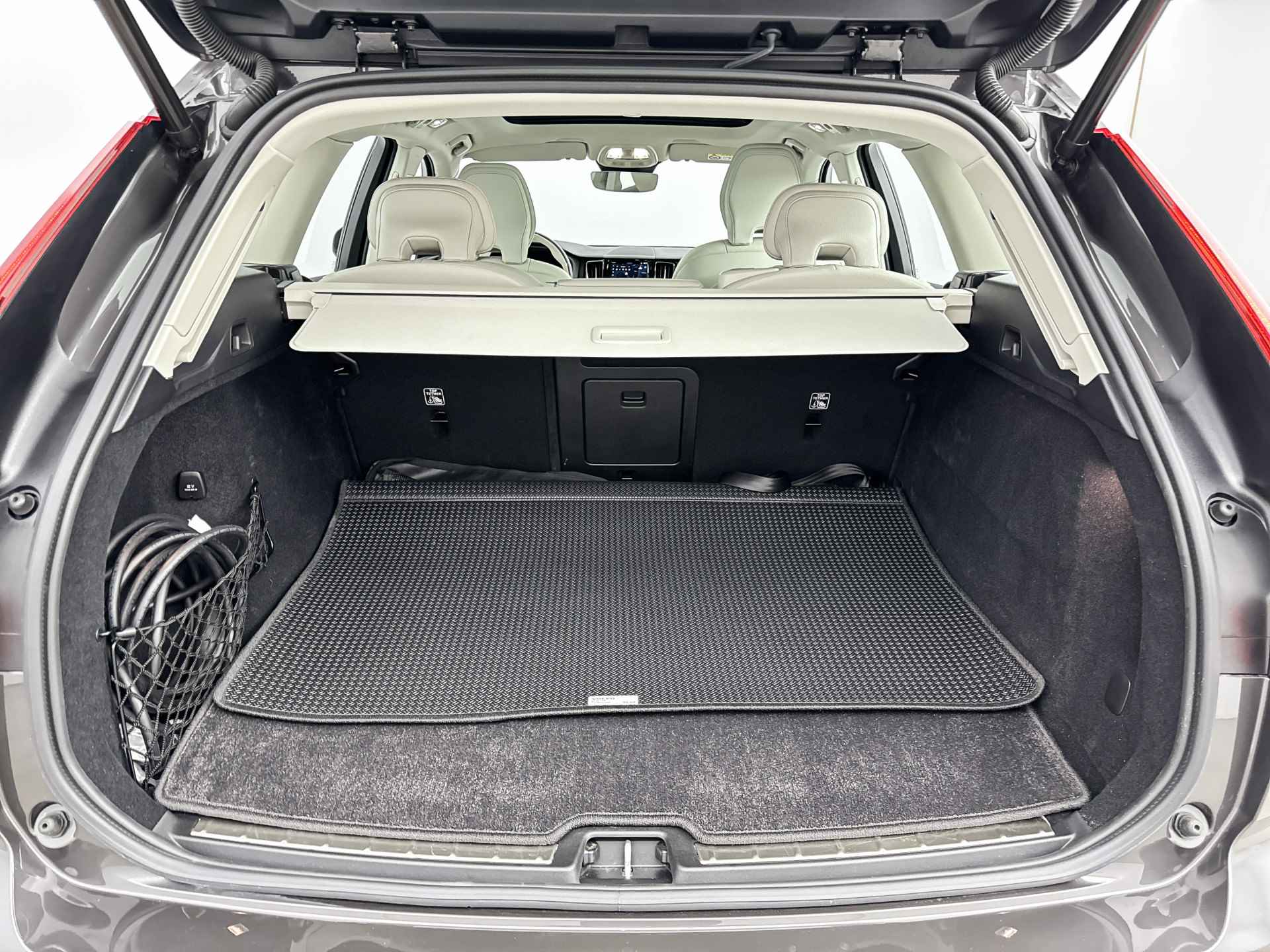 Volvo XC60 Recharge T6 AWD Plus Bright | 20" | Panoramadak | Elektrisch verst. stoelen | Adaptieve cruise control | BLIS | Stoel- stuur- ac - 28/35