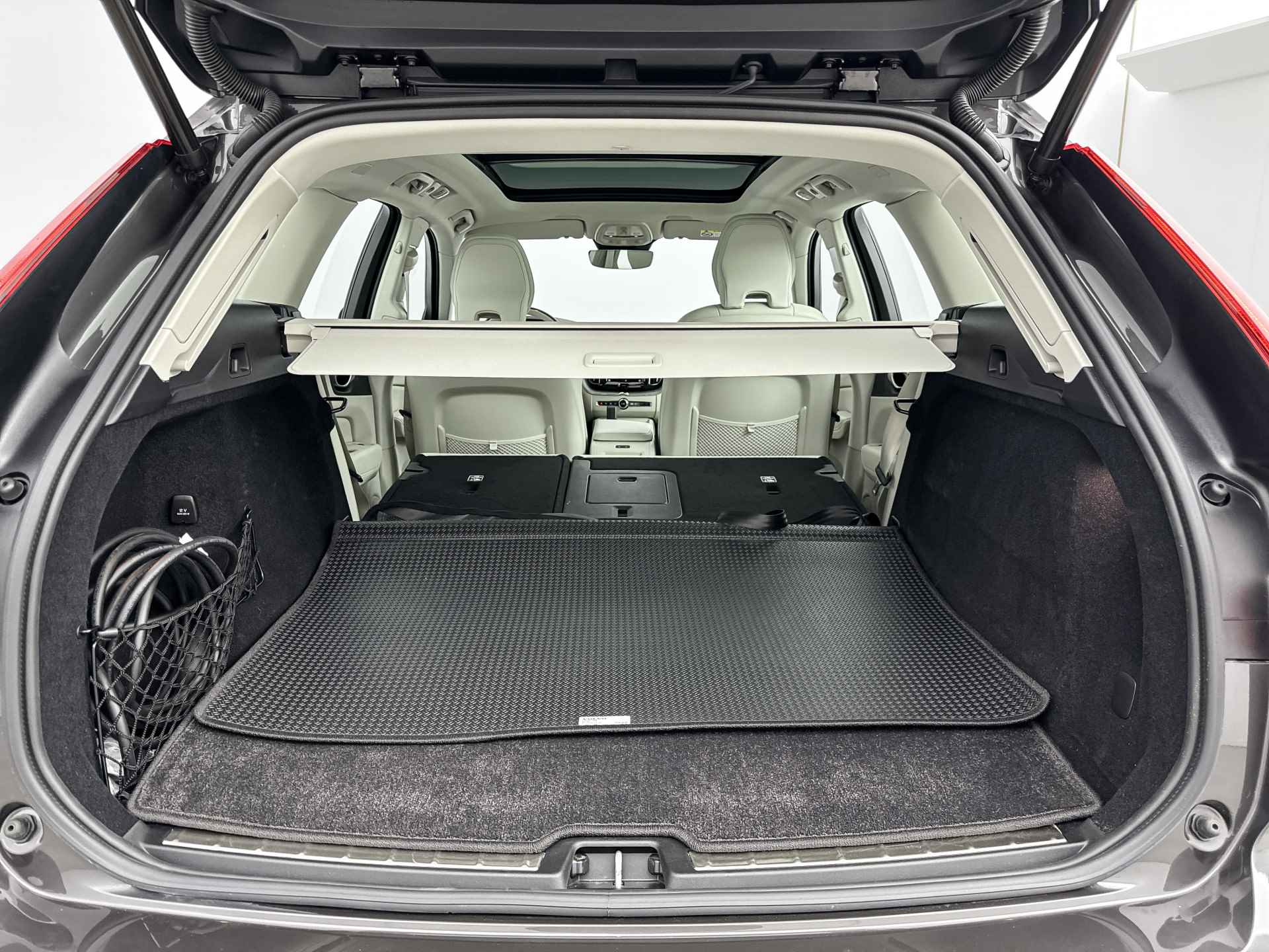 Volvo XC60 Recharge T6 AWD Plus Bright | 20" | Panoramadak | Elektrisch verst. stoelen | Adaptieve cruise control | BLIS | Stoel- stuur- ac - 29/35