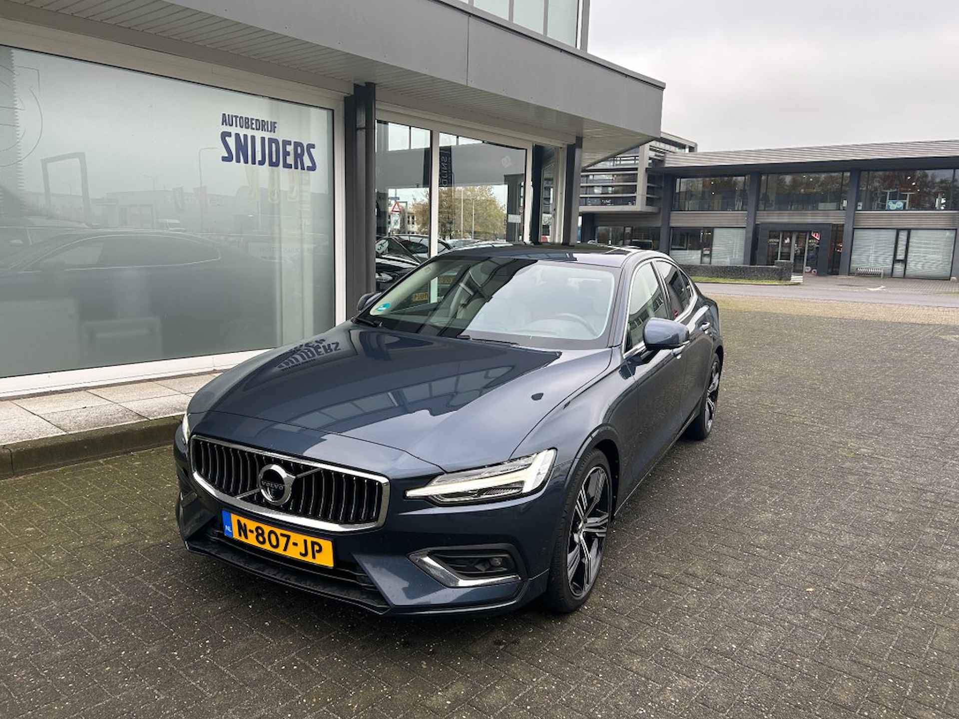 VOLVO S60 2.0 B4 INSCRIPTION FULL OPTIONS - 2/36