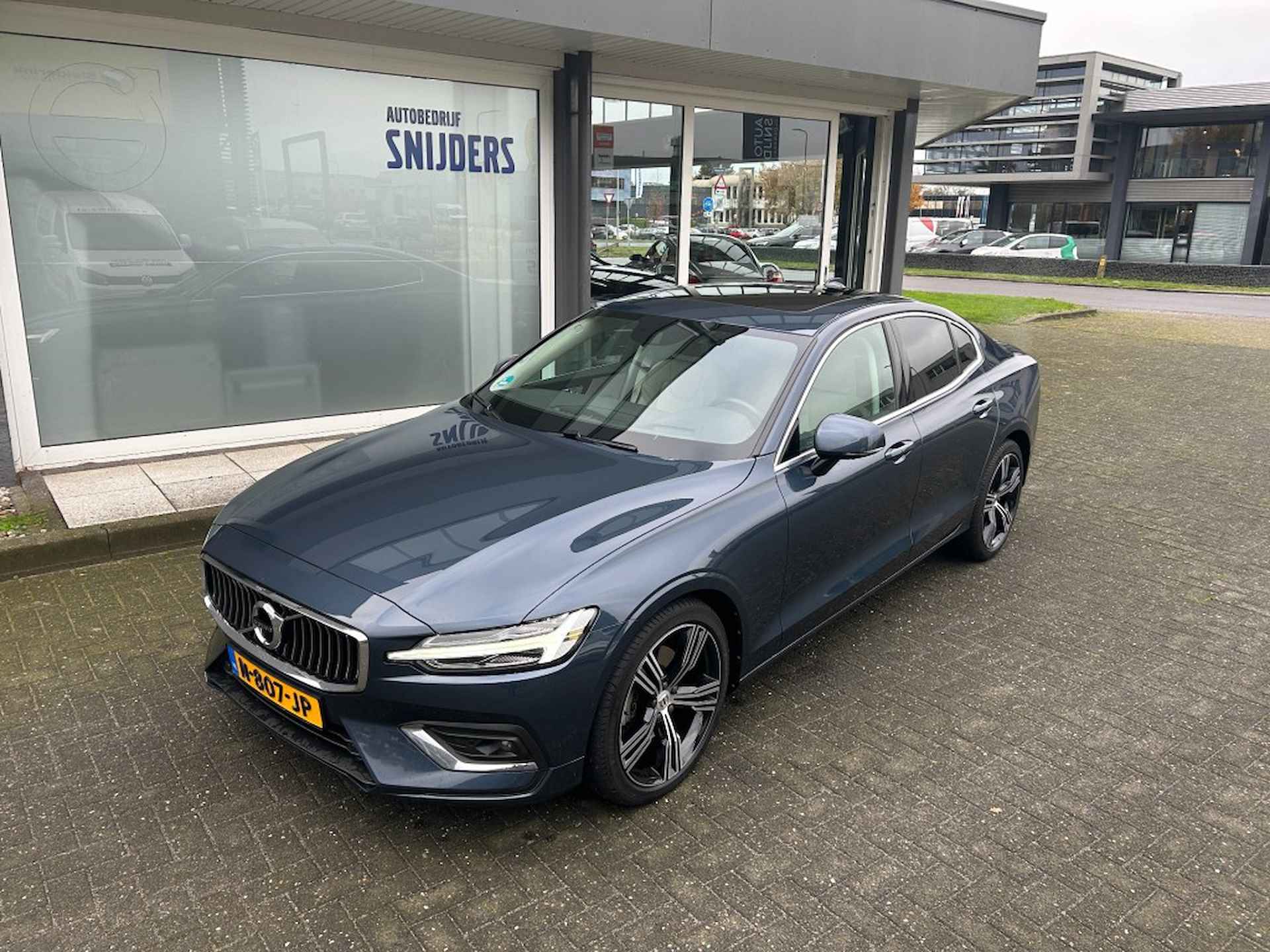 VOLVO S60 2.0 B4 INSCRIPTION FULL OPTIONS - 3/36