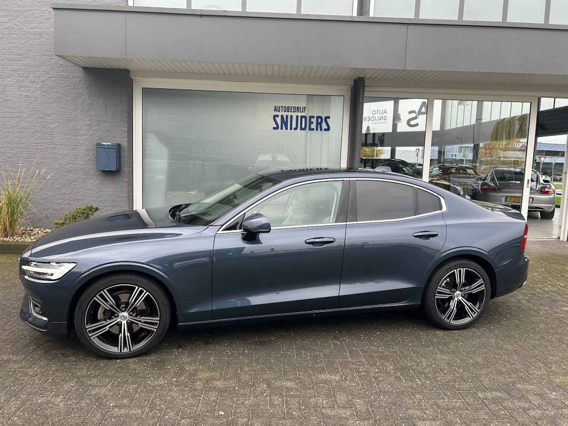 VOLVO S60 2.0 B4 INSCRIPTION FULL OPTIONS - 4/36