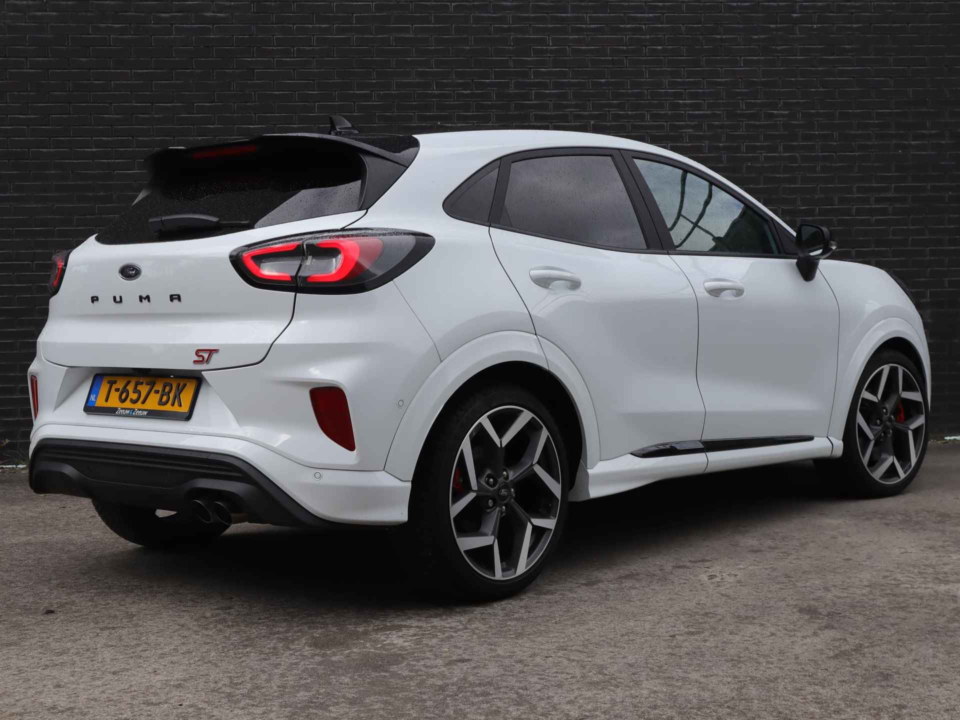 Ford Puma 1.5 EcoBoost ST-X 200pk | Dealer onderhouden | Stoel- stuur en voorruitverwarming | Elektrische achterklep | 19" Lichtmetalen velgen | B&O | All season banden - 5/50