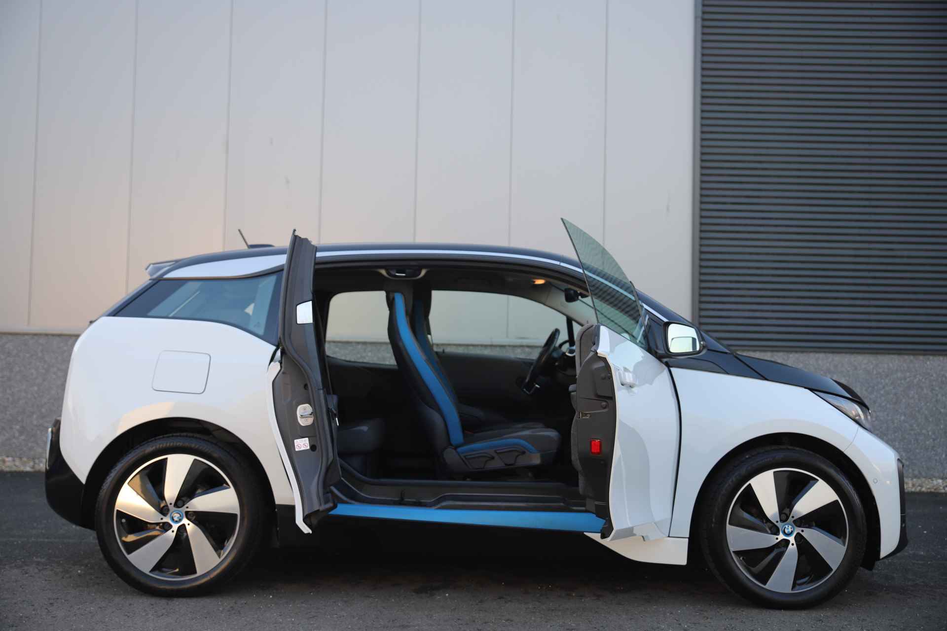 BMW i3 120Ah 42 kWh /Adaptive cruise/ W-pomp/Camera/3-fase - 15/35