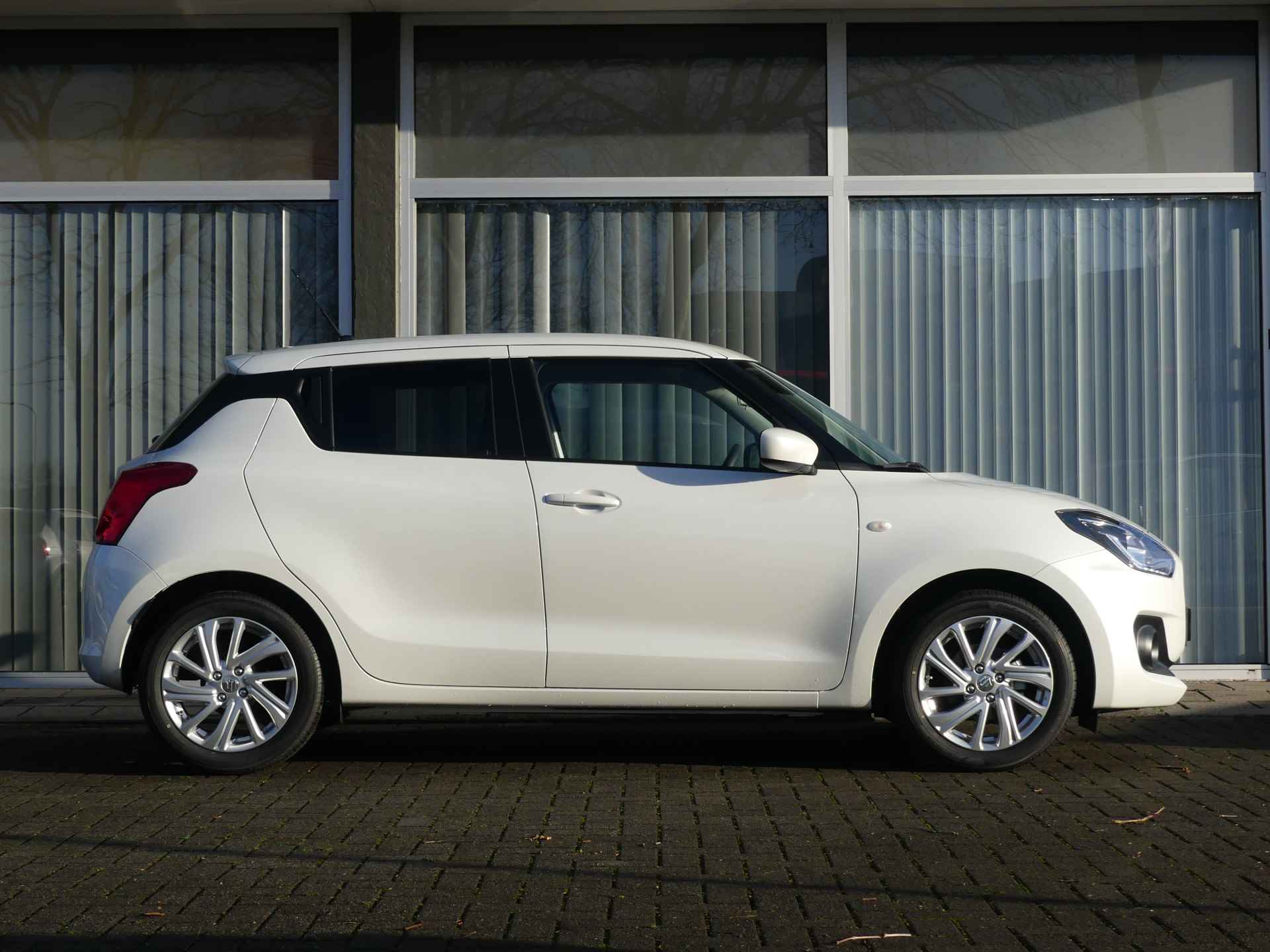 Suzuki Swift 1.2 Select Smart Hybrid 6 jaar Fabrieksgarantie!, Nederlandse auto! - 3/29