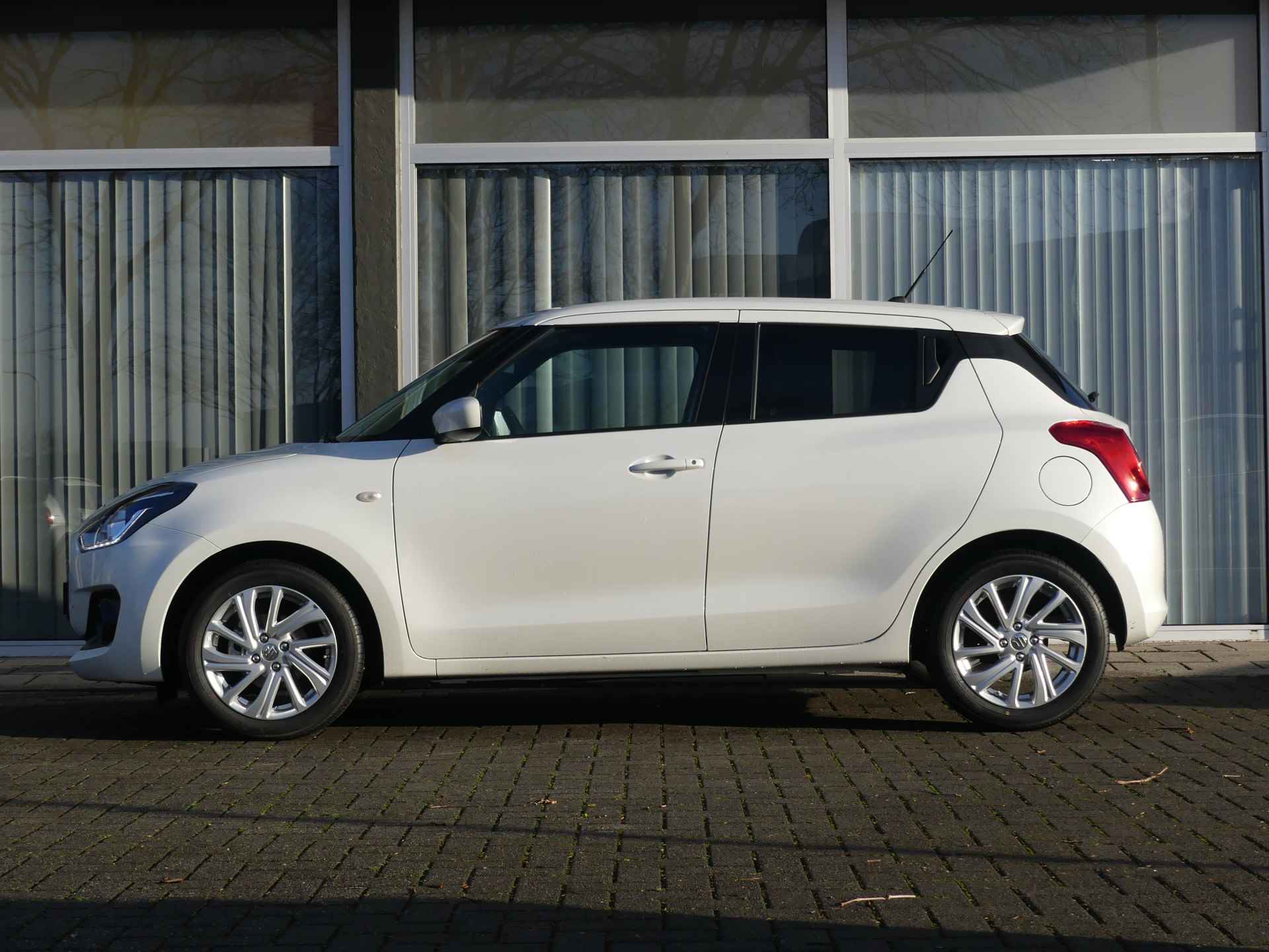 Suzuki Swift 1.2 Select Smart Hybrid 6 jaar Fabrieksgarantie!, Nederlandse auto! - 4/29