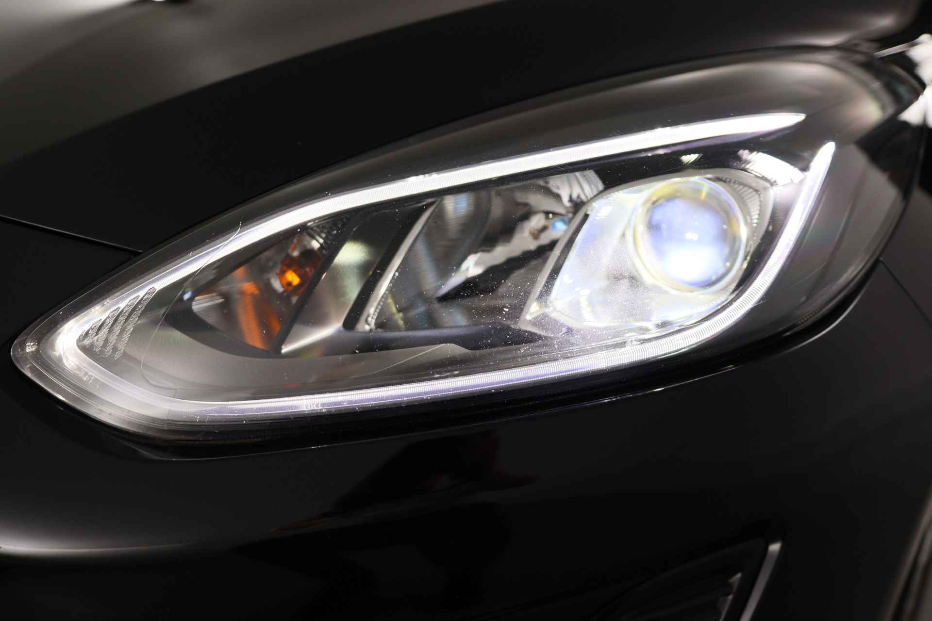 Ford Fiesta 1.0 EcoBoost Titanium | Navigatie | Climate Control | Cruise | LED | Parkeersensoren | Lichtmetalen Velgen - 15/34