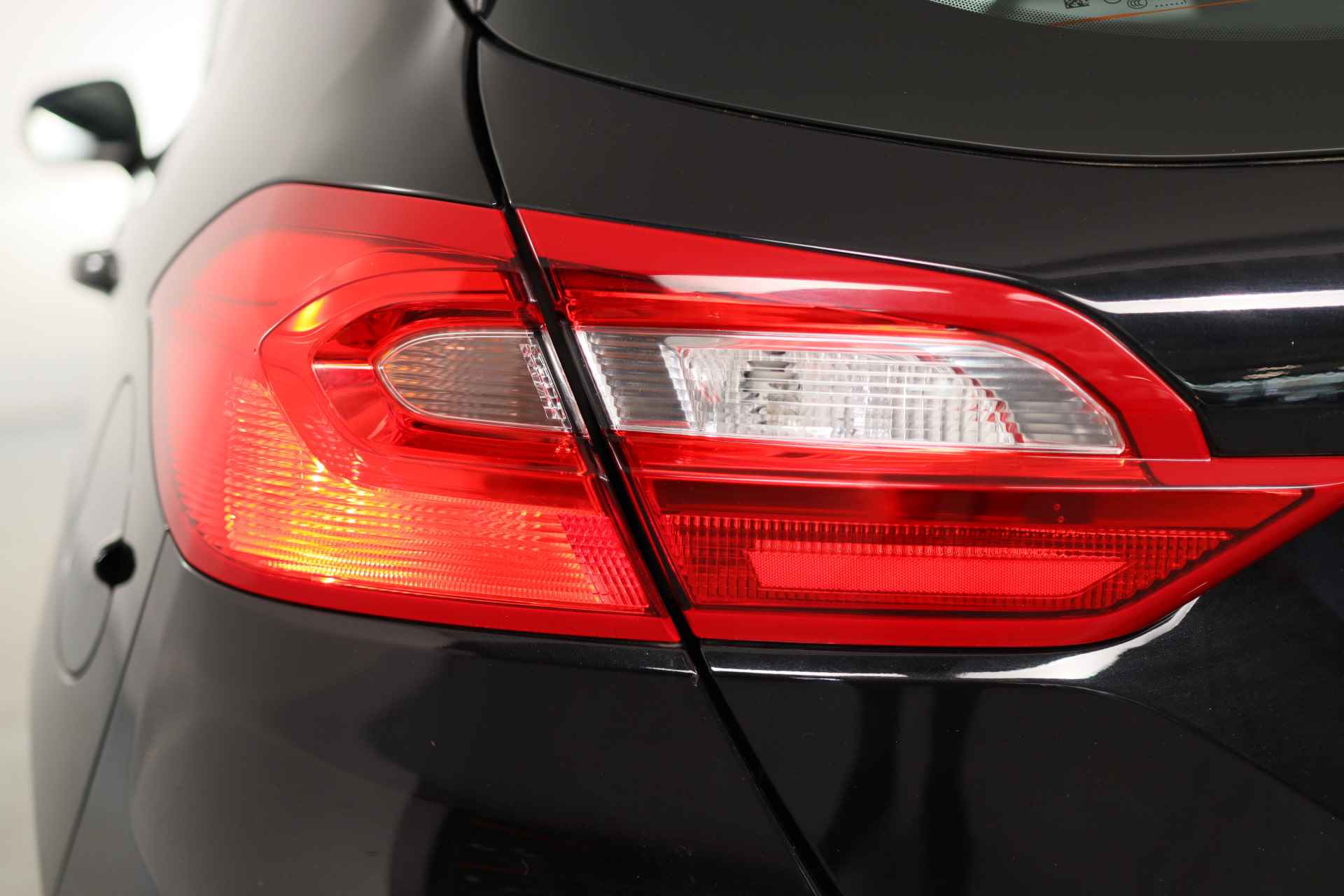 Ford Fiesta 1.0 EcoBoost Titanium | Navigatie | Climate Control | Cruise | LED | Parkeersensoren | Lichtmetalen Velgen - 17/34