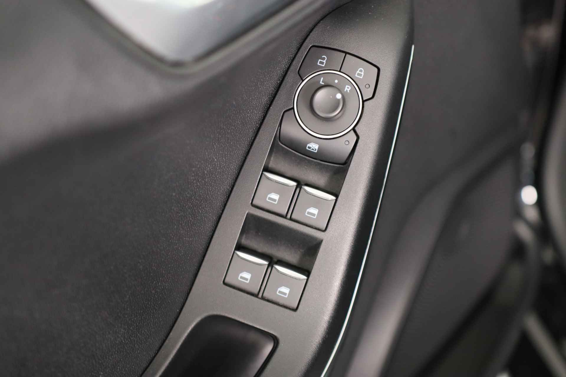Ford Fiesta 1.0 EcoBoost Titanium | Navigatie | Climate Control | Cruise | LED | Parkeersensoren | Lichtmetalen Velgen - 28/34