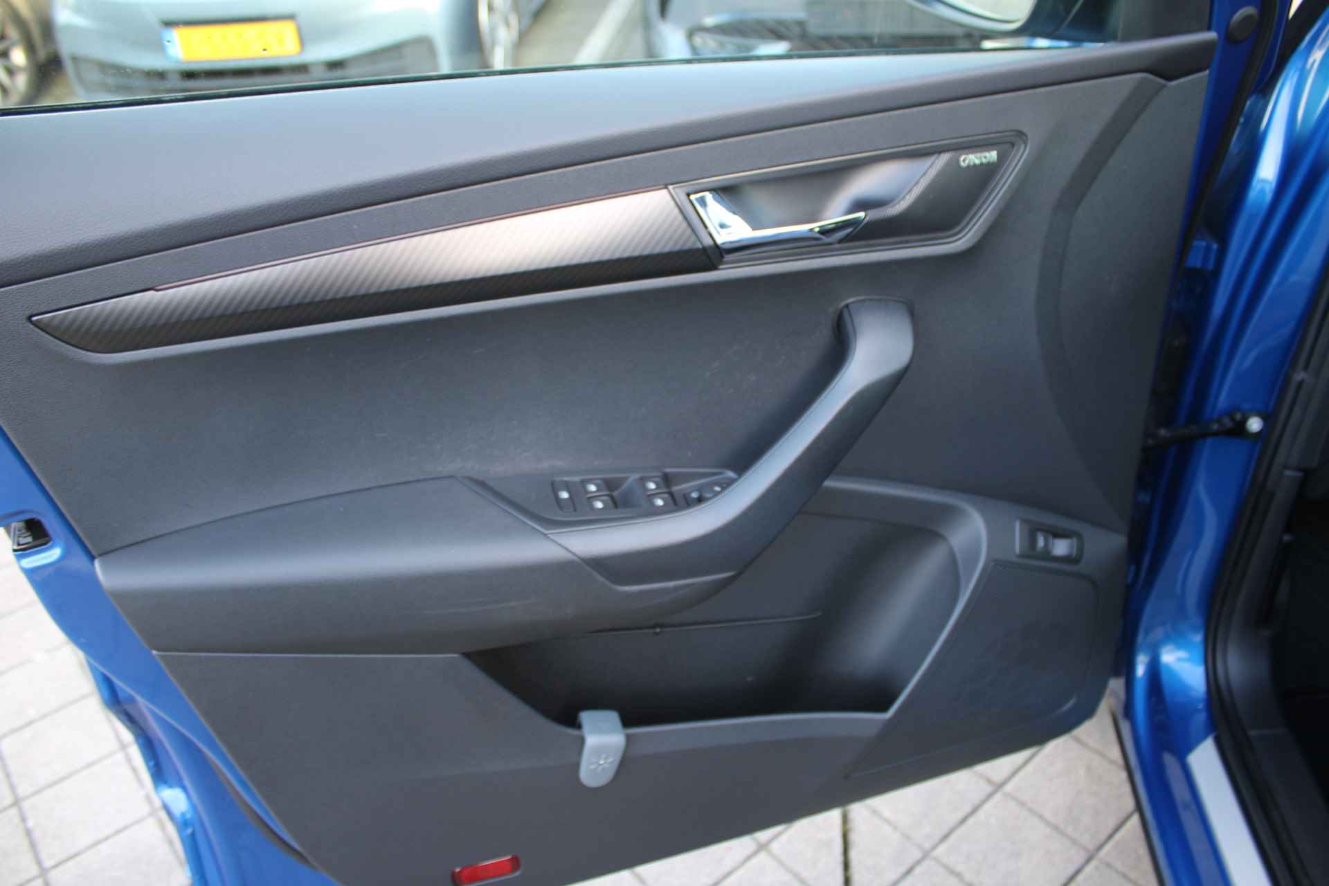 Škoda Karoq 1.5 TSI 150pk ACT Sportline Business Comfort DSG Automaat Navigatie /Parkeersensoren / LED verlichting / Camera / 19"LM Velgen /Stoelverwarming - 26/37