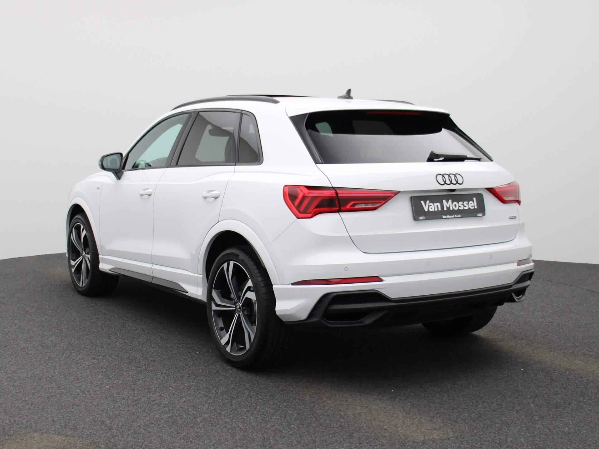 Audi Q3 40 TFSI quattro S edition 190 PK | S-line | Automaat | Navigatie | Camera | Panoramadak | Adaptive Cruise Control | SONOS Premium 3D | Stoelverwarming | Virtual Cockpit | LED Matrix | Lichtmetalen velgen | Privacy glass | - 2/47