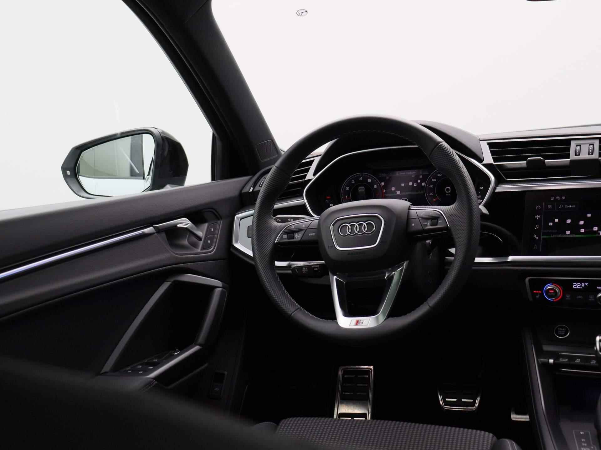 Audi Q3 40 TFSI quattro S edition 190 PK | S-line | Automaat | Navigatie | Camera | Panoramadak | Adaptive Cruise Control | SONOS Premium 3D | Stoelverwarming | Virtual Cockpit | LED Matrix | Lichtmetalen velgen | Privacy glass | - 10/47