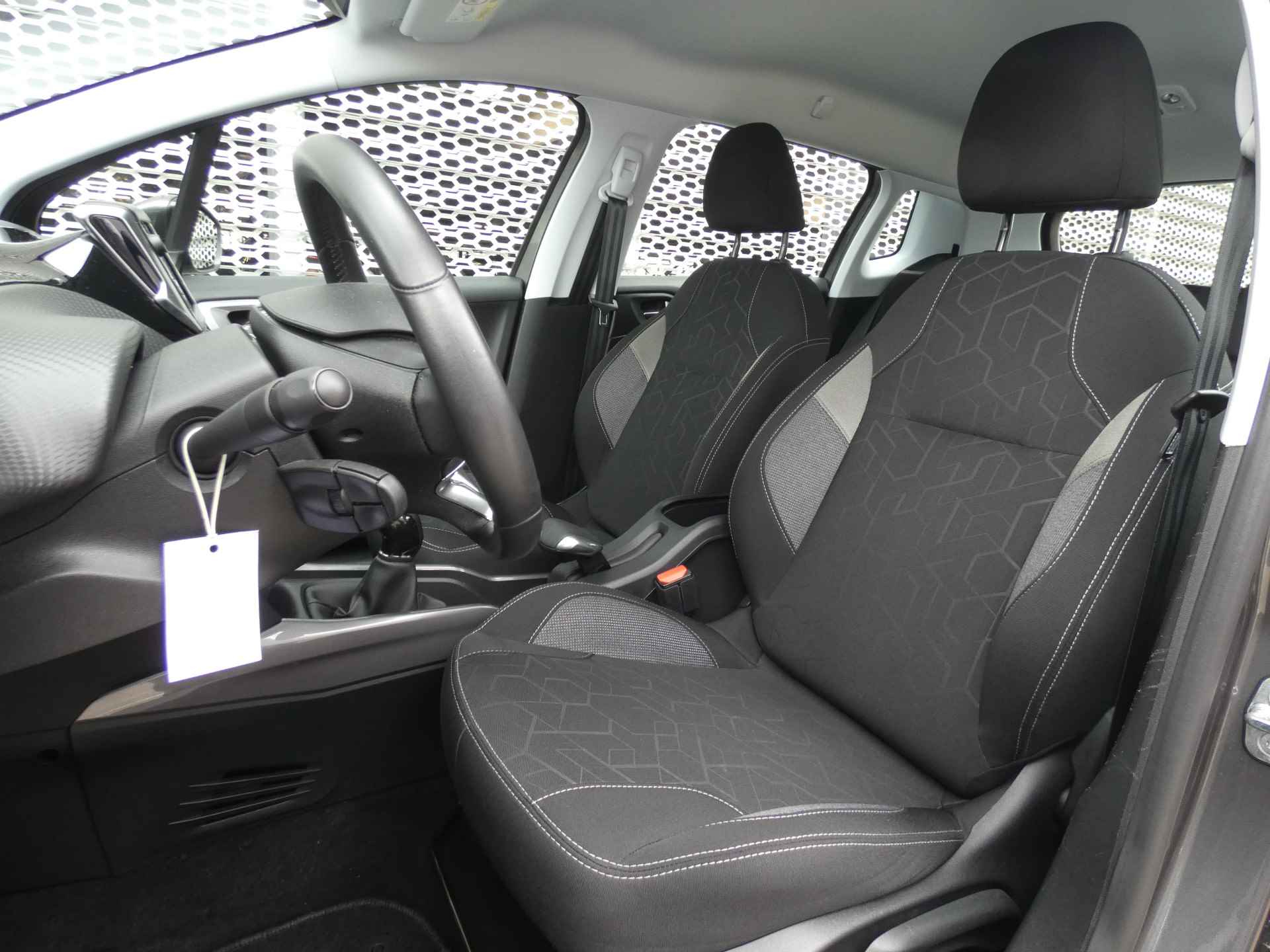Peugeot 2008 1.2 110PK Lion ! Navigatie | Parkeerhulp | Cruise Control | Applecar Play ! - 9/32