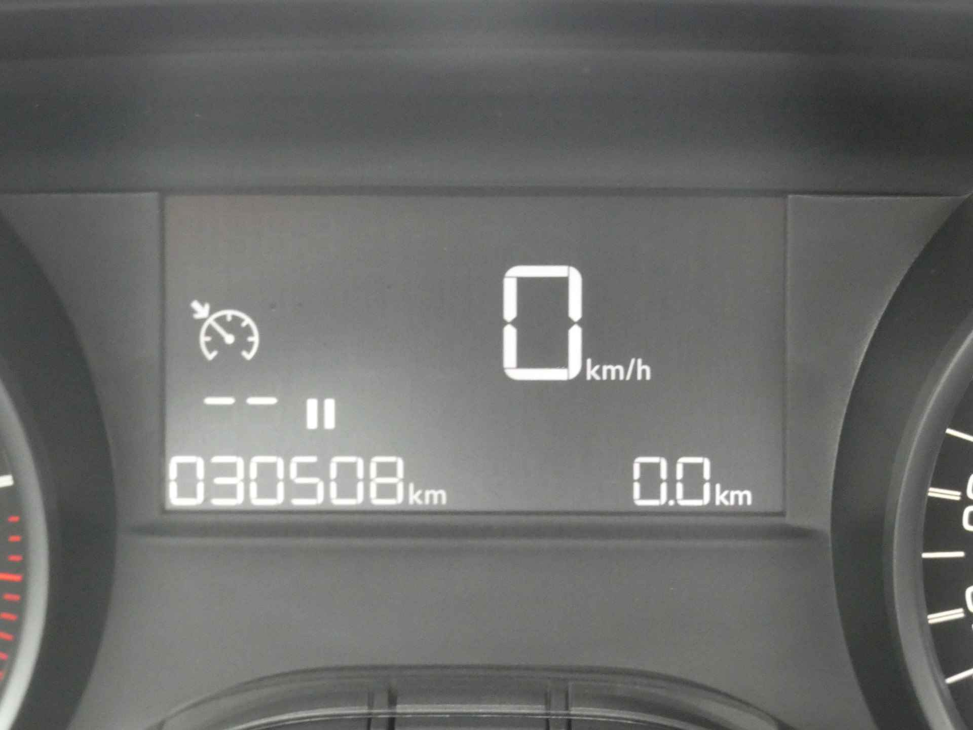 Peugeot 2008 1.2 110PK Lion ! Navigatie | Parkeerhulp | Cruise Control | Applecar Play ! - 24/32