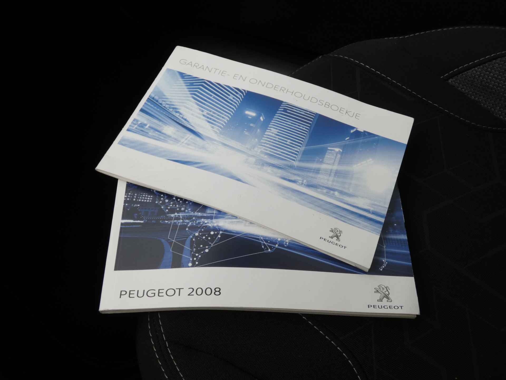 Peugeot 2008 1.2 110PK Lion ! Navigatie | Parkeerhulp | Cruise Control | Applecar Play ! - 25/32