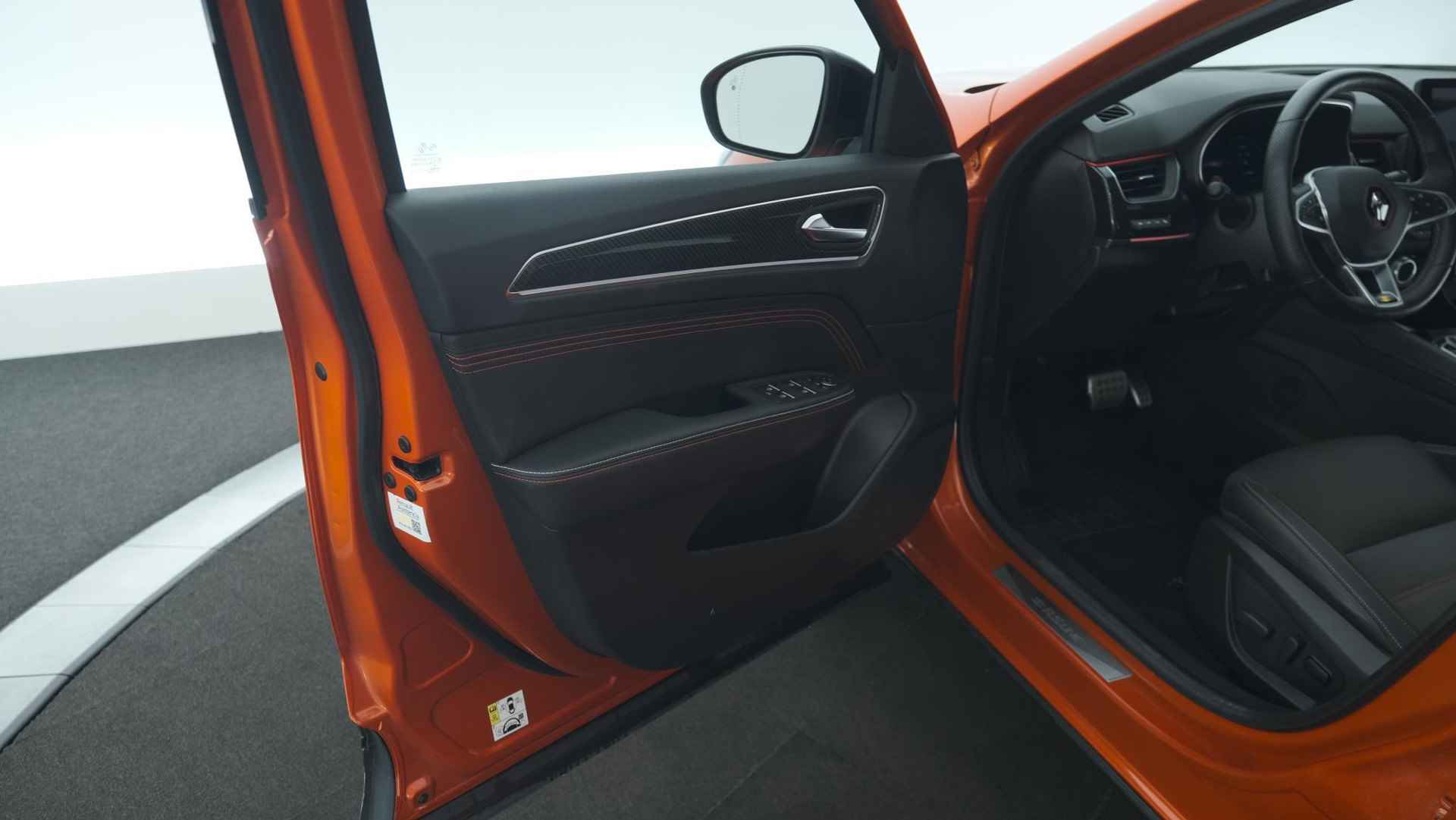 Renault Arkana 1.6 E-Tech Hybrid 145 R.S. Line | Camera | Cruise Control Adaptief | Dodehoekdetectie | Apple Carplay | Stoelverwarming - 54/65