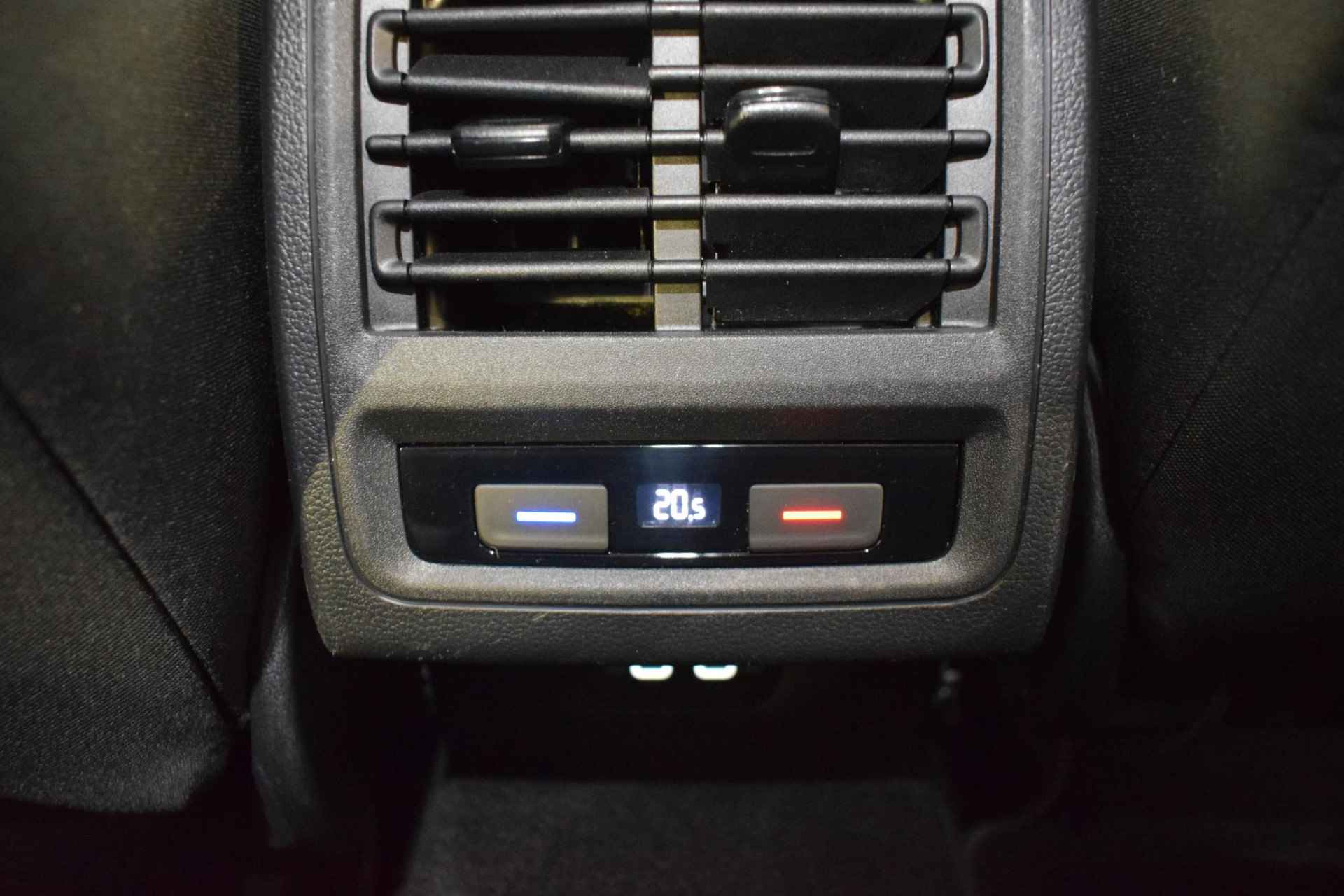 Volkswagen Golf 1.5 eTSI Style | Parkeersensoren | Elektrische bestuurdersstoel + geheugen | IQ-light | Apple Carplay/Android auto | Navigatie | Adaptive cruise control | NAP | - 25/44