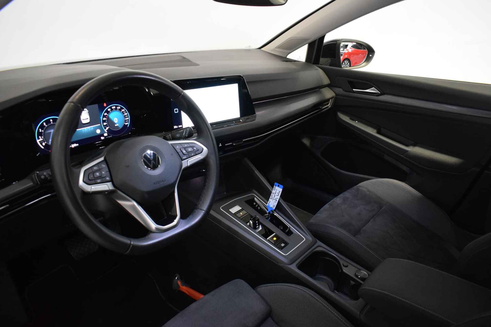 Volkswagen Golf 1.5 eTSI Style | Parkeersensoren | Elektrische bestuurdersstoel + geheugen | IQ-light | Apple Carplay/Android auto | Navigatie | Adaptive cruise control | NAP | - 15/44