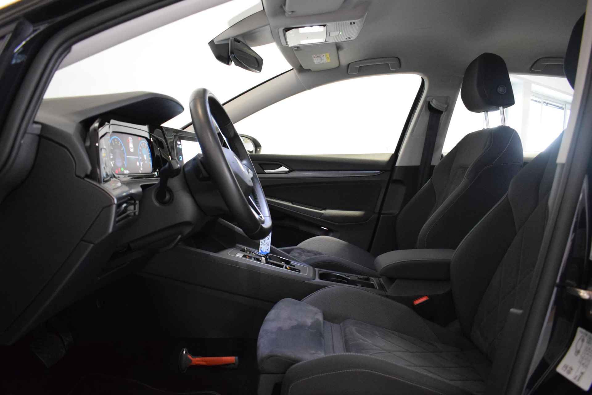 Volkswagen Golf 1.5 eTSI Style | Parkeersensoren | Elektrische bestuurdersstoel + geheugen | IQ-light | Apple Carplay/Android auto | Navigatie | Adaptive cruise control | NAP | - 17/44