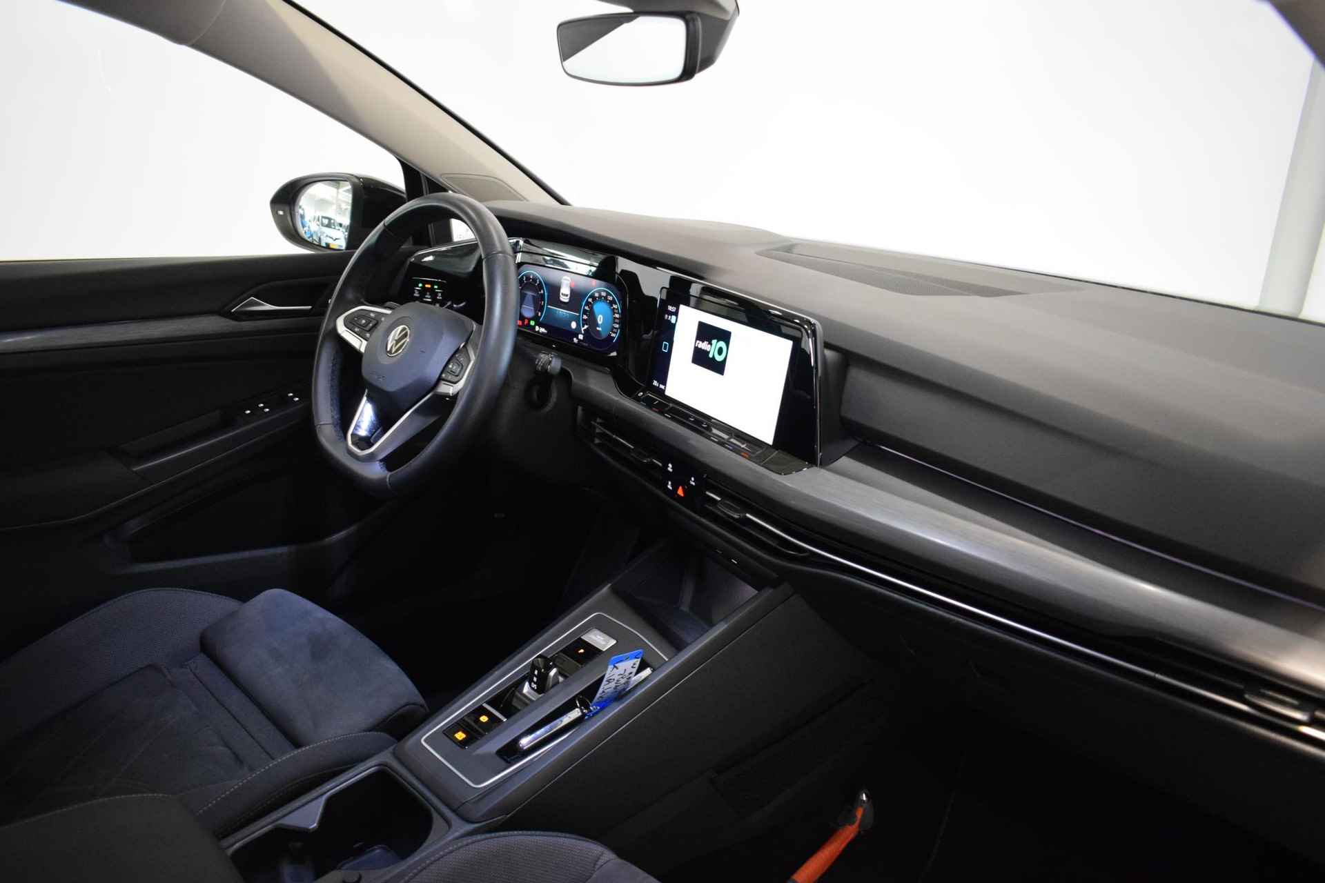 Volkswagen Golf 1.5 eTSI Style | Parkeersensoren | Elektrische bestuurdersstoel + geheugen | IQ-light | Apple Carplay/Android auto | Navigatie | Adaptive cruise control | NAP | - 20/44