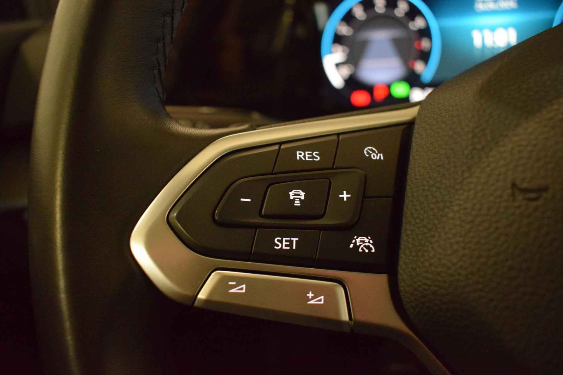 Volkswagen Golf 1.5 eTSI Style | Parkeersensoren | Elektrische bestuurdersstoel + geheugen | IQ-light | Apple Carplay/Android auto | Navigatie | Adaptive cruise control | NAP | - 34/44