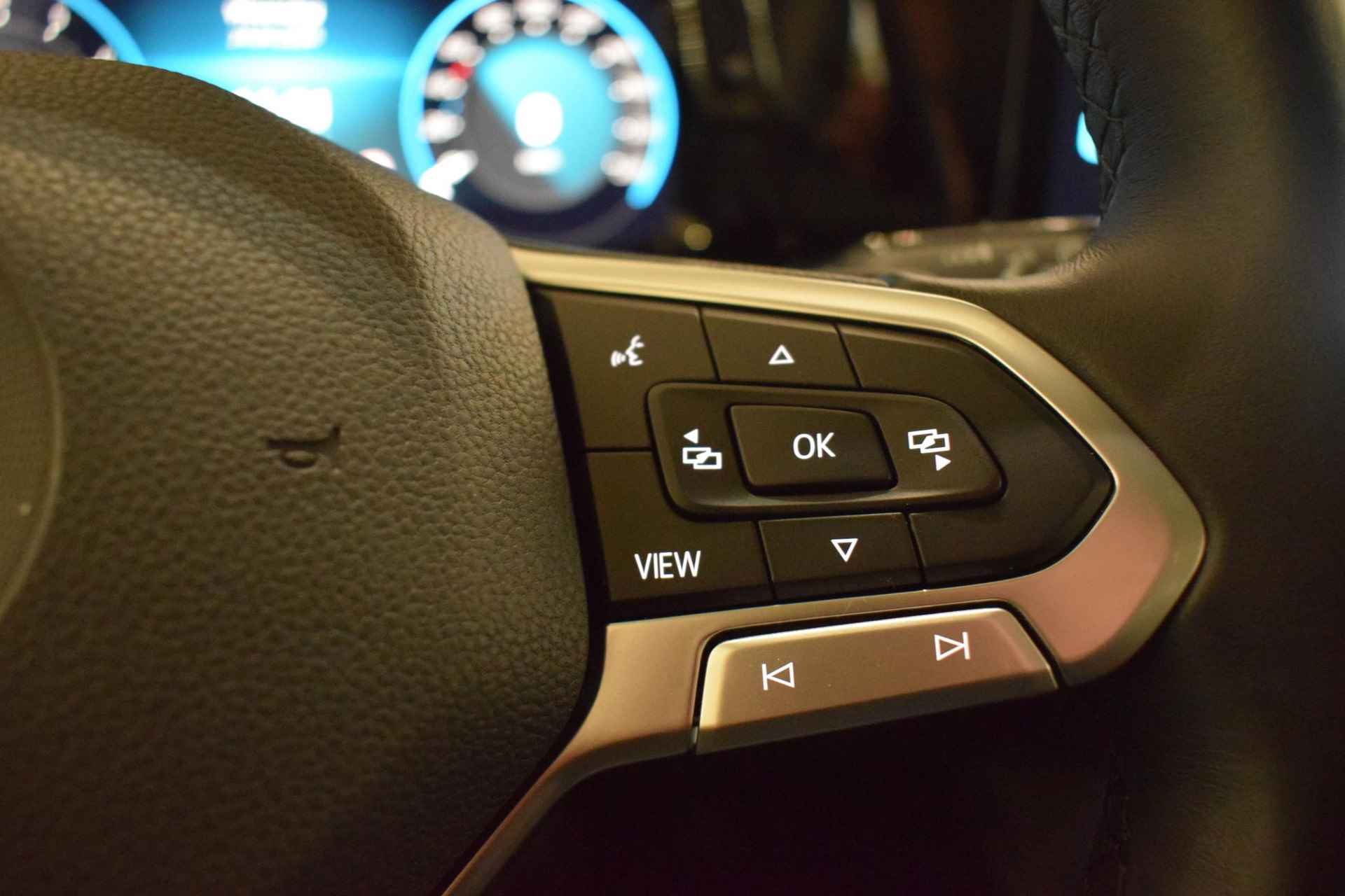 Volkswagen Golf 1.5 eTSI Style | Parkeersensoren | Elektrische bestuurdersstoel + geheugen | IQ-light | Apple Carplay/Android auto | Navigatie | Adaptive cruise control | NAP | - 35/44
