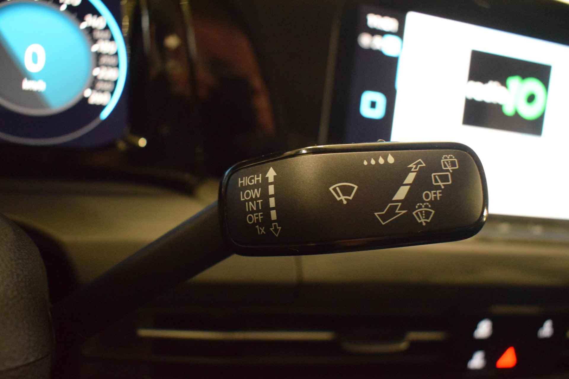 Volkswagen Golf 1.5 eTSI Style | Parkeersensoren | Elektrische bestuurdersstoel + geheugen | IQ-light | Apple Carplay/Android auto | Navigatie | Adaptive cruise control | NAP | - 37/44
