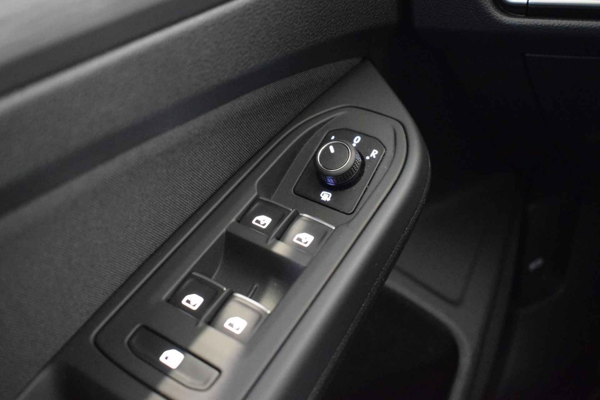 Volkswagen Golf 1.5 eTSI Style | Parkeersensoren | Elektrische bestuurdersstoel + geheugen | IQ-light | Apple Carplay/Android auto | Navigatie | Adaptive cruise control | NAP | - 41/44