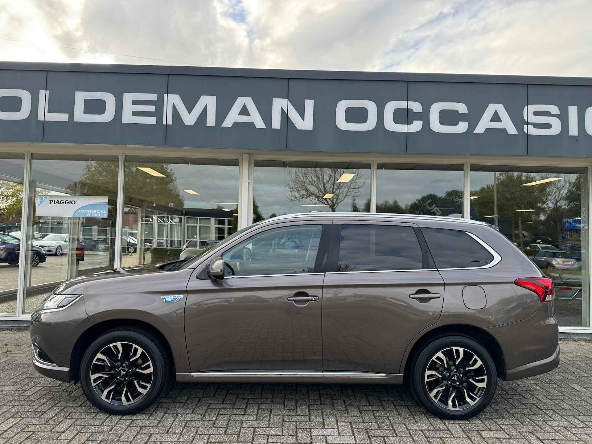 Mitsubishi Outlander 2.0 PHEV Prestige carplay,360camera,trekhaak - 4/29