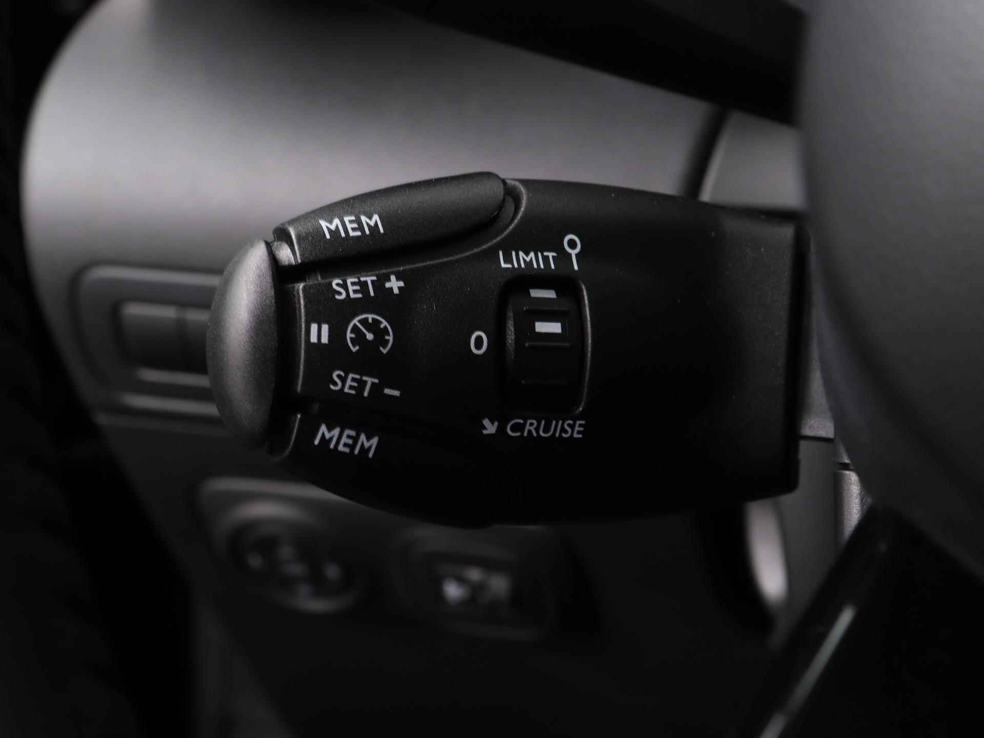 Citroen C3 Aircross Shine Pack 110pk  | Navigatie | Camera | Head Up Display | Afdaal Systeem | Voorstoelen Verwarmd - 28/38