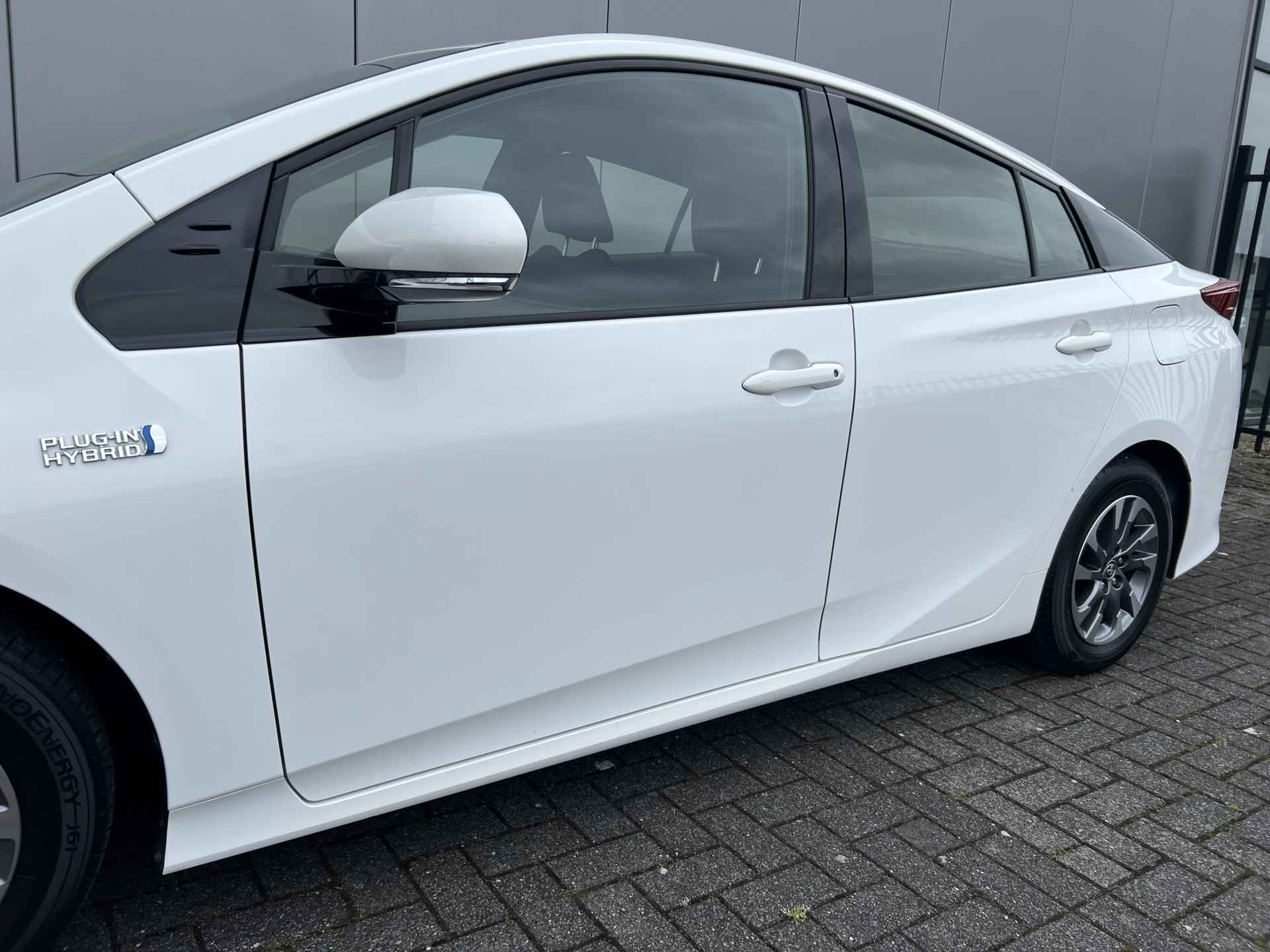 Toyota Prius 1.8 Plug-in Executive - 30/34