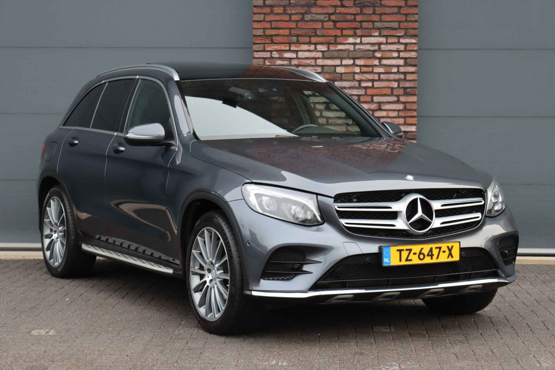 Mercedes-Benz GLC 250 d 4MATIC AMG Line Aut9 | Luchtvering | Panoramadak | Verwarmd Stuurwiel | Trekhaak | Standkachel | Memory | Burmester | Led Intelligent Light | Sfeerverlichting | - 4/41