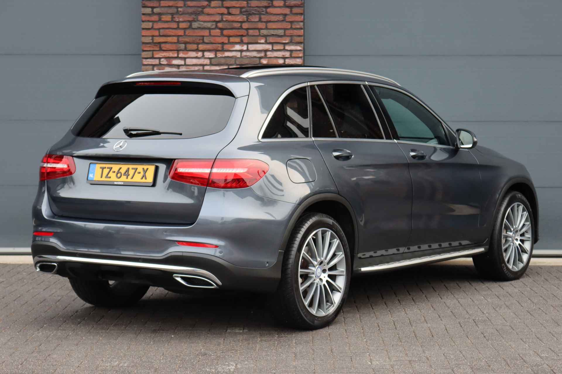 Mercedes-Benz GLC 250 d 4MATIC AMG Line Aut9 | Luchtvering | Panoramadak | Verwarmd Stuurwiel | Trekhaak | Standkachel | Memory | Burmester | Led Intelligent Light | Sfeerverlichting | - 8/41