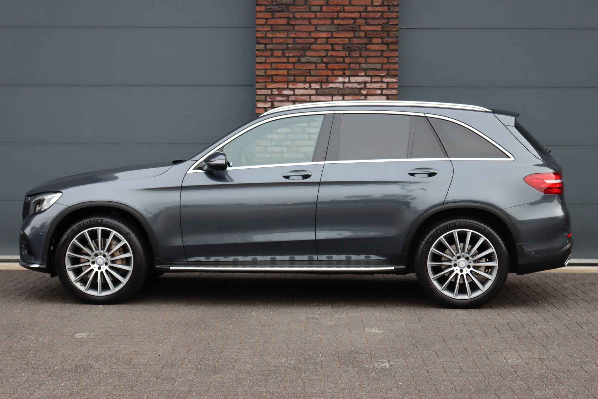 Mercedes-Benz GLC 250 d 4MATIC AMG Line Aut9 | Luchtvering | Panoramadak | Verwarmd Stuurwiel | Trekhaak | Standkachel | Memory | Burmester | Led Intelligent Light | Sfeerverlichting | - 10/41