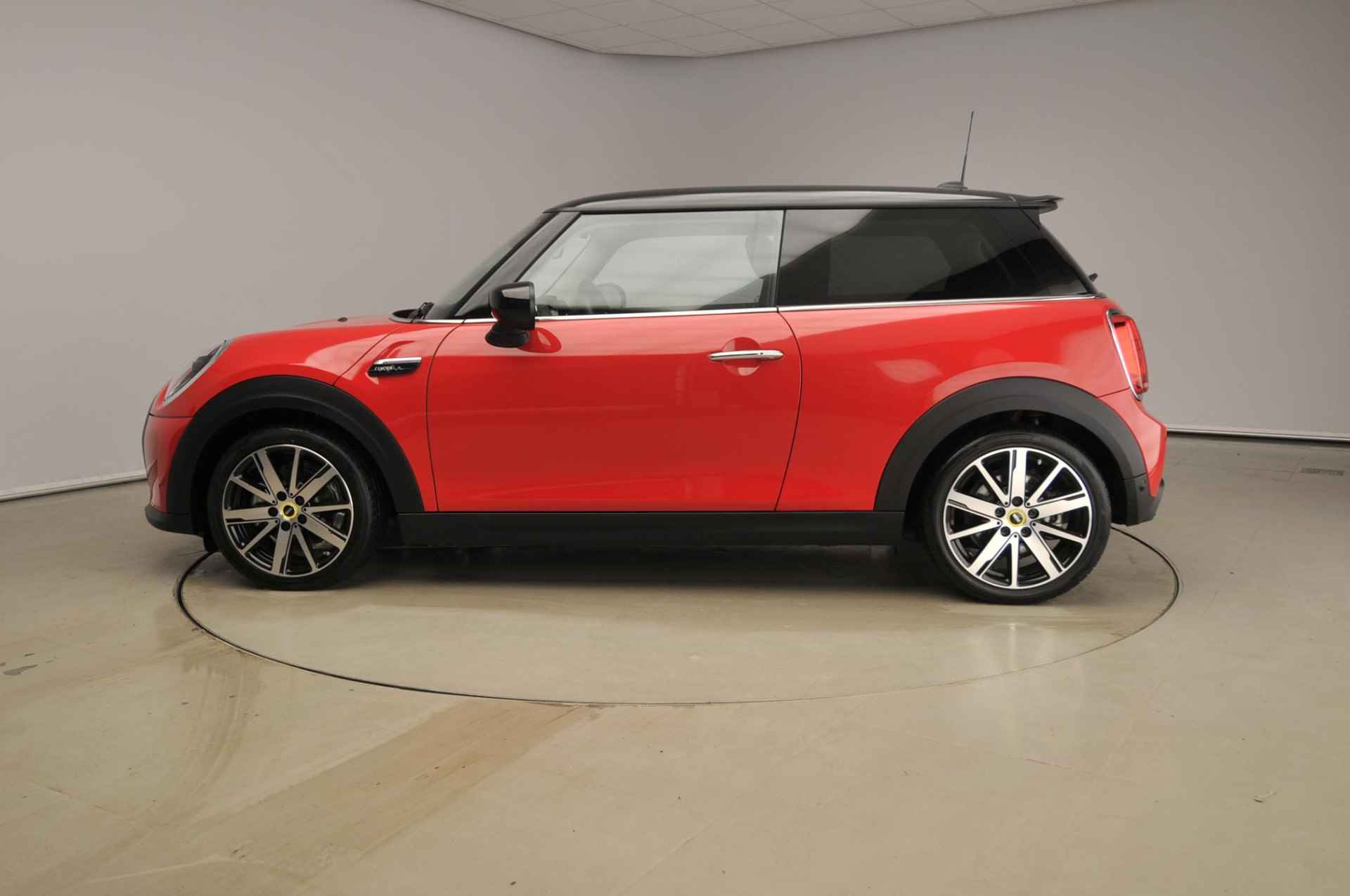 Mini 3-deurs Cooper SE Leder / Sportstoelen / Camera / PDC / Climate / Cruise / LED / Alu wielen 17 inch - 3/41