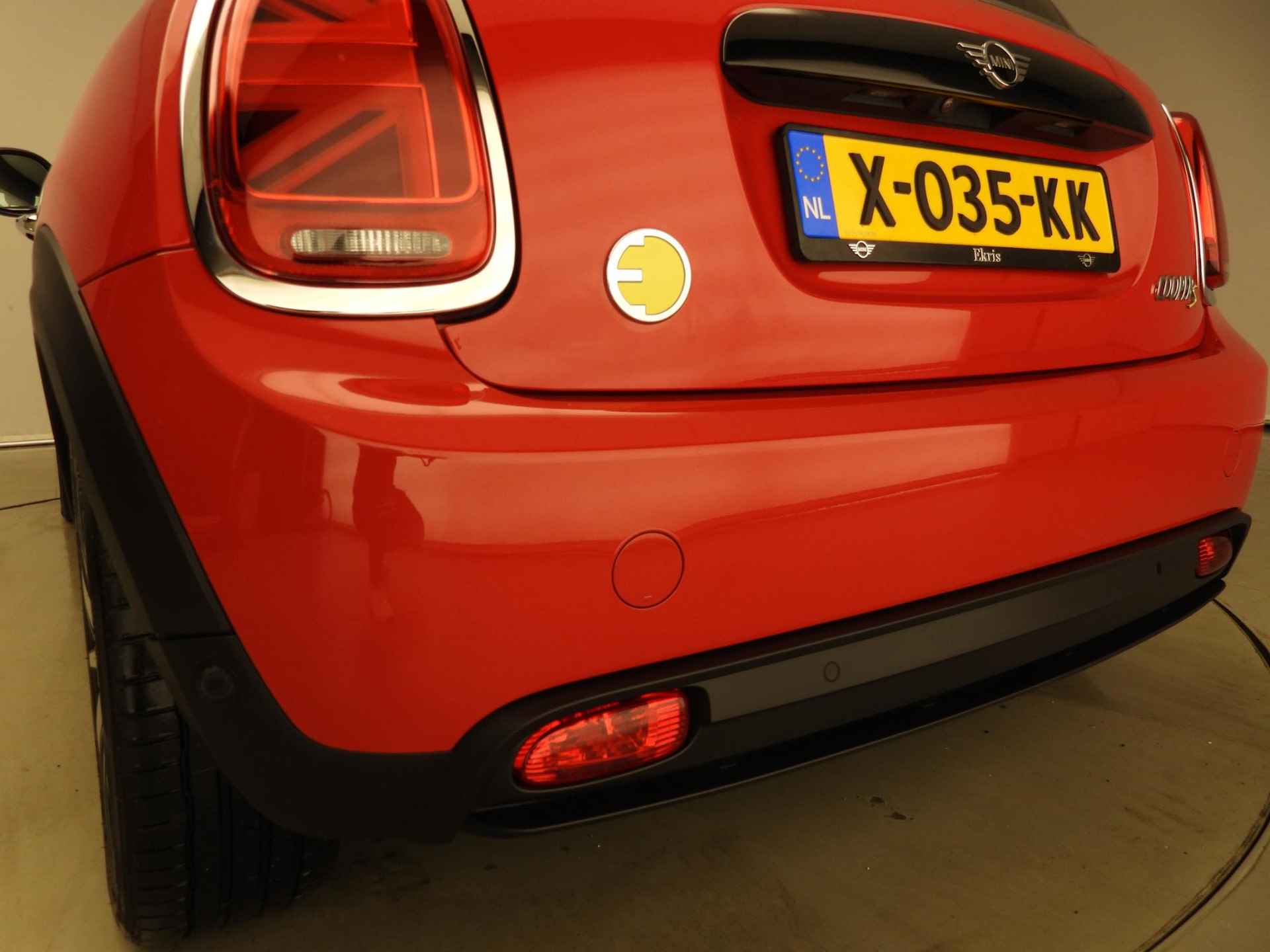 Mini 3-deurs Cooper SE Leder / Sportstoelen / Camera / PDC / Climate / Cruise / LED / Alu wielen 17 inch - 37/41