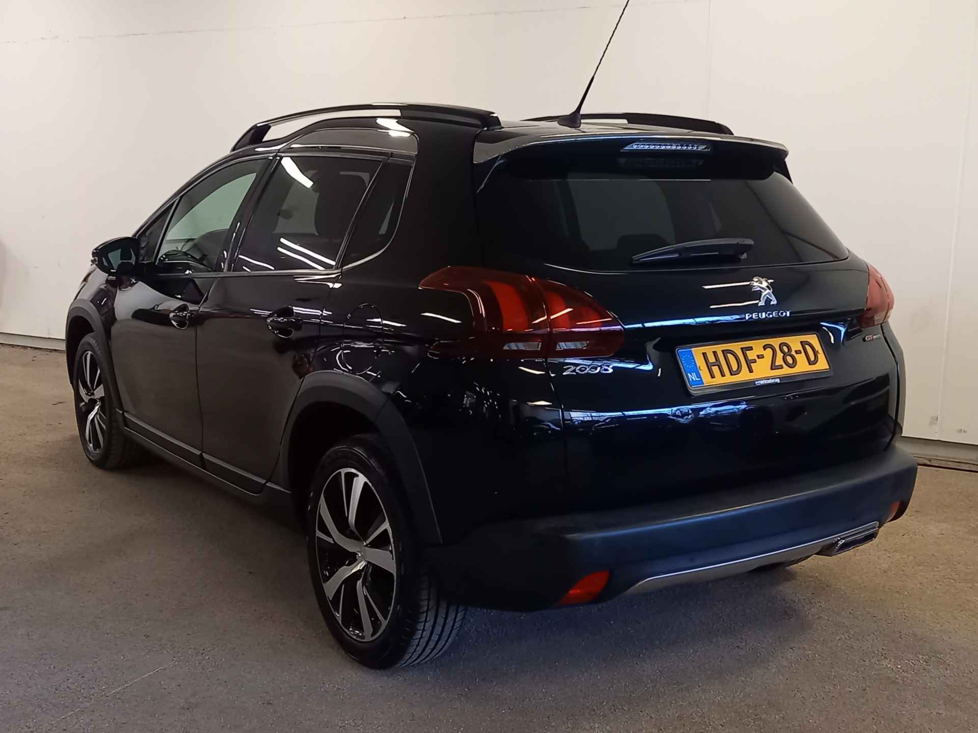 Peugeot 2008 1.2 PureTech GT Automaat Sportieve uitvoering! - 5/39