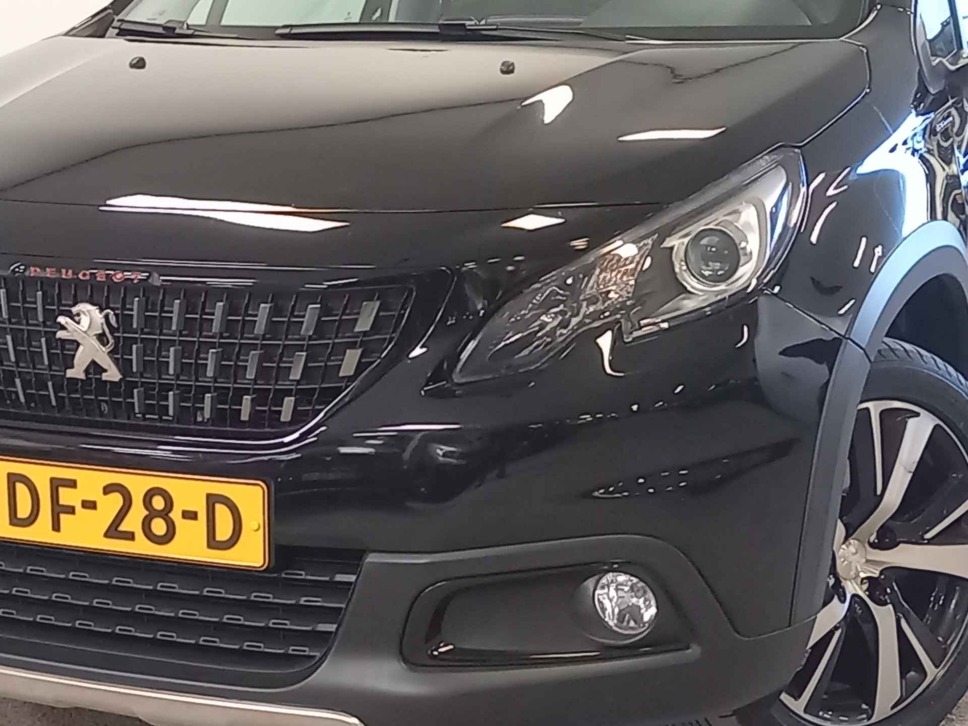 Peugeot 2008 1.2 PureTech GT Automaat Sportieve uitvoering! - 18/39