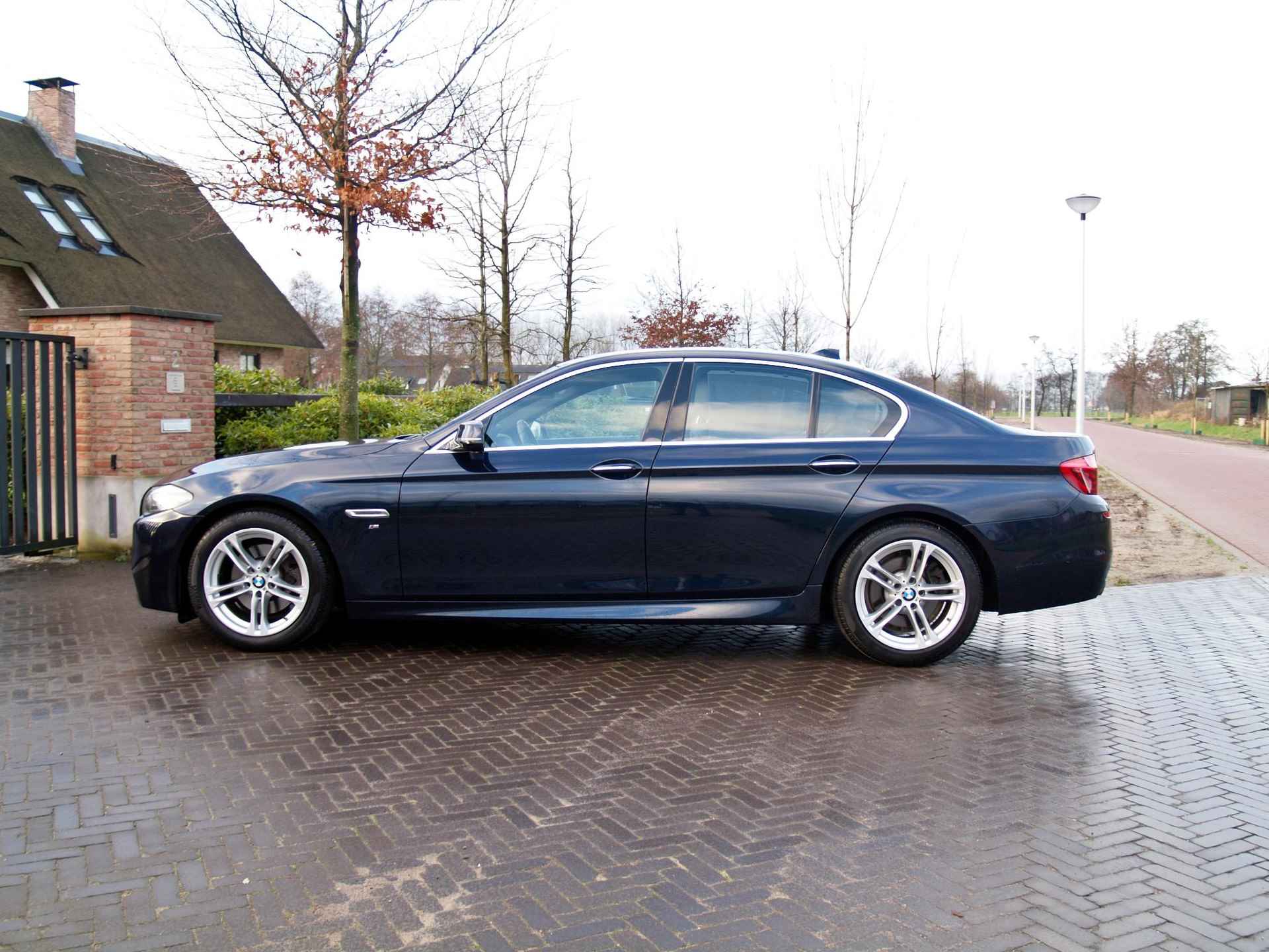 BMW 5-serie 520i Executive | M-pakket | Cruise Control | Parkeersensoren | Leer | - 7/31