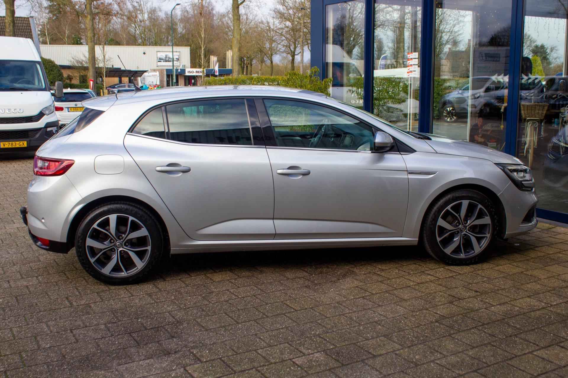 Renault Mégane 1.2 TCe Intens | Prijs rijklaar incl. 12 mnd garantie | Navi Keyless entry Lmv Camera Pdc Bluetooth Trekhaak - 17/52