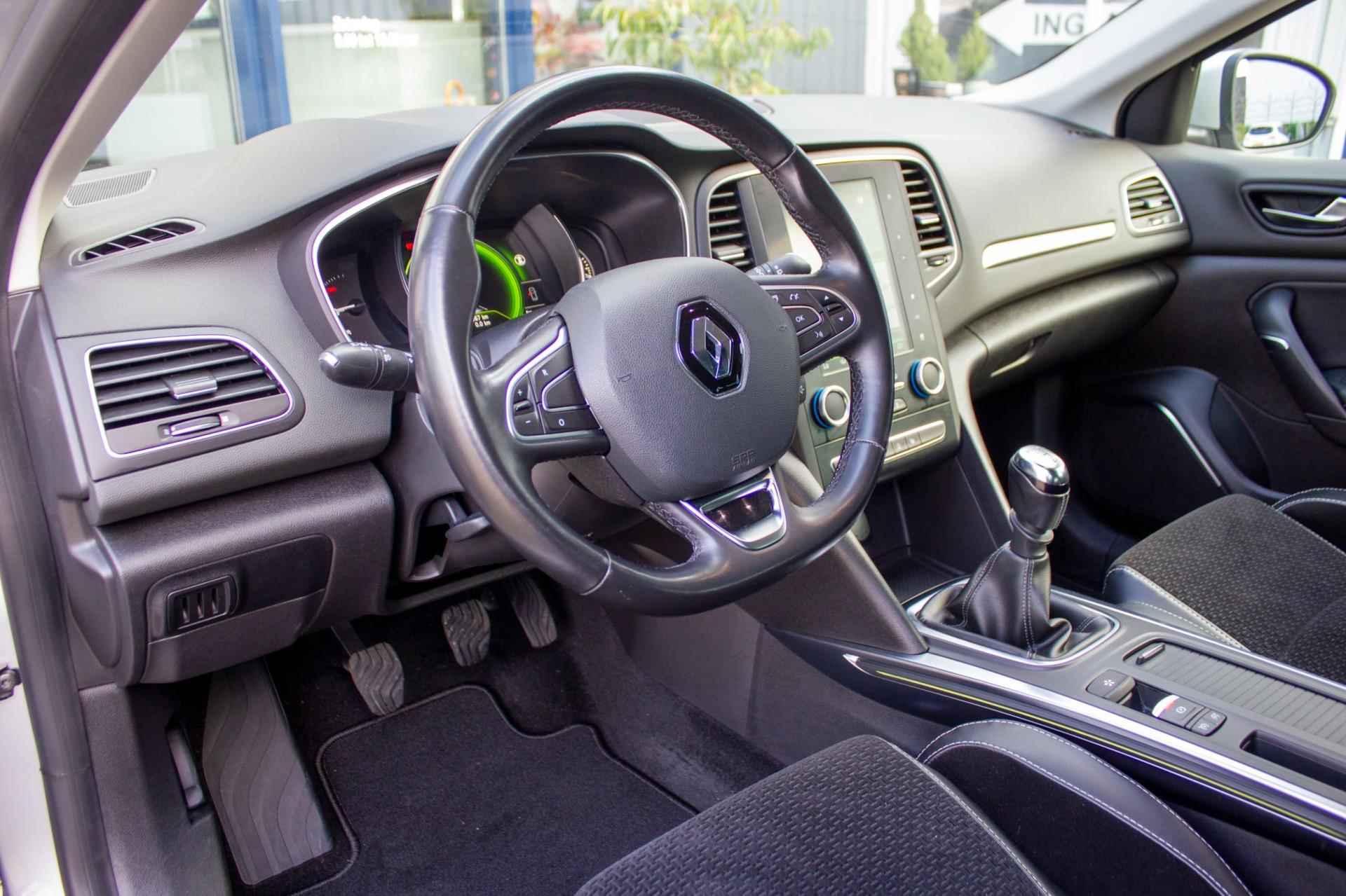 Renault Mégane 1.2 TCe Intens | Prijs rijklaar incl. 12 mnd garantie | Navi Keyless entry Lmv Camera Pdc Bluetooth Trekhaak - 18/52