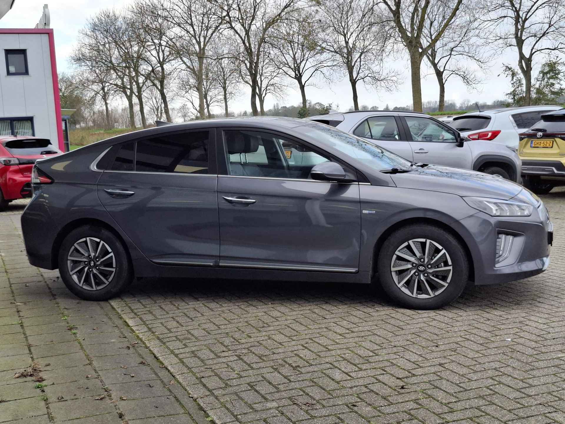 Hyundai IONIQ Premium EV 38 kWh | Pano | Leer | Stoelverwarming/koeling | Stuurverwarming | Navi | Clima | Cruise - 10/45