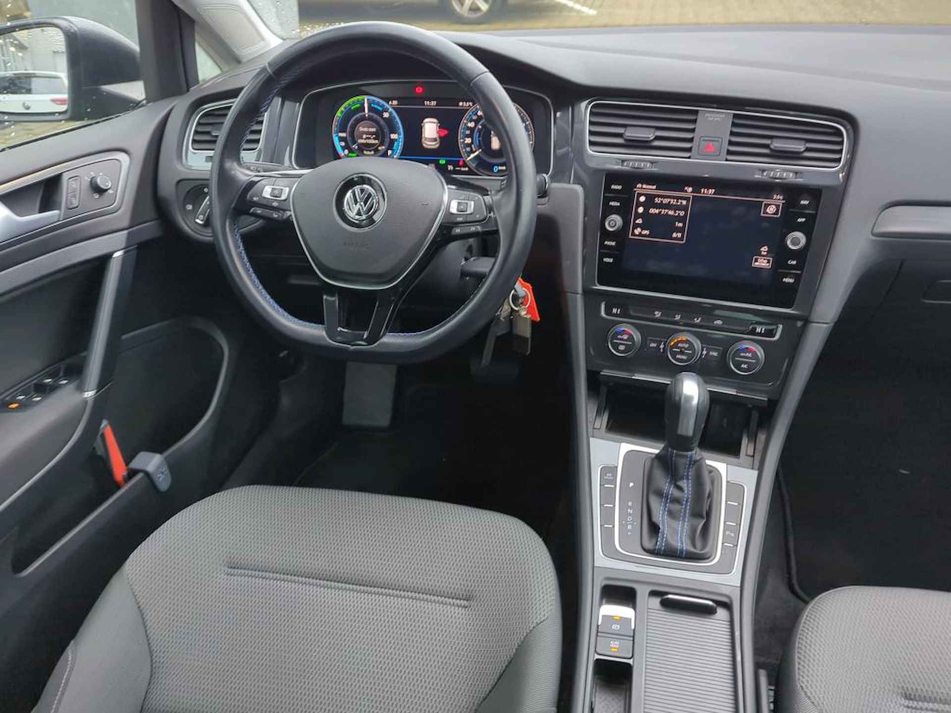 Volkswagen e-Golf E-DITION Metallic/ Digitale Cockpit/Led/ Clima/Navi/ 16 lmv - 11/15