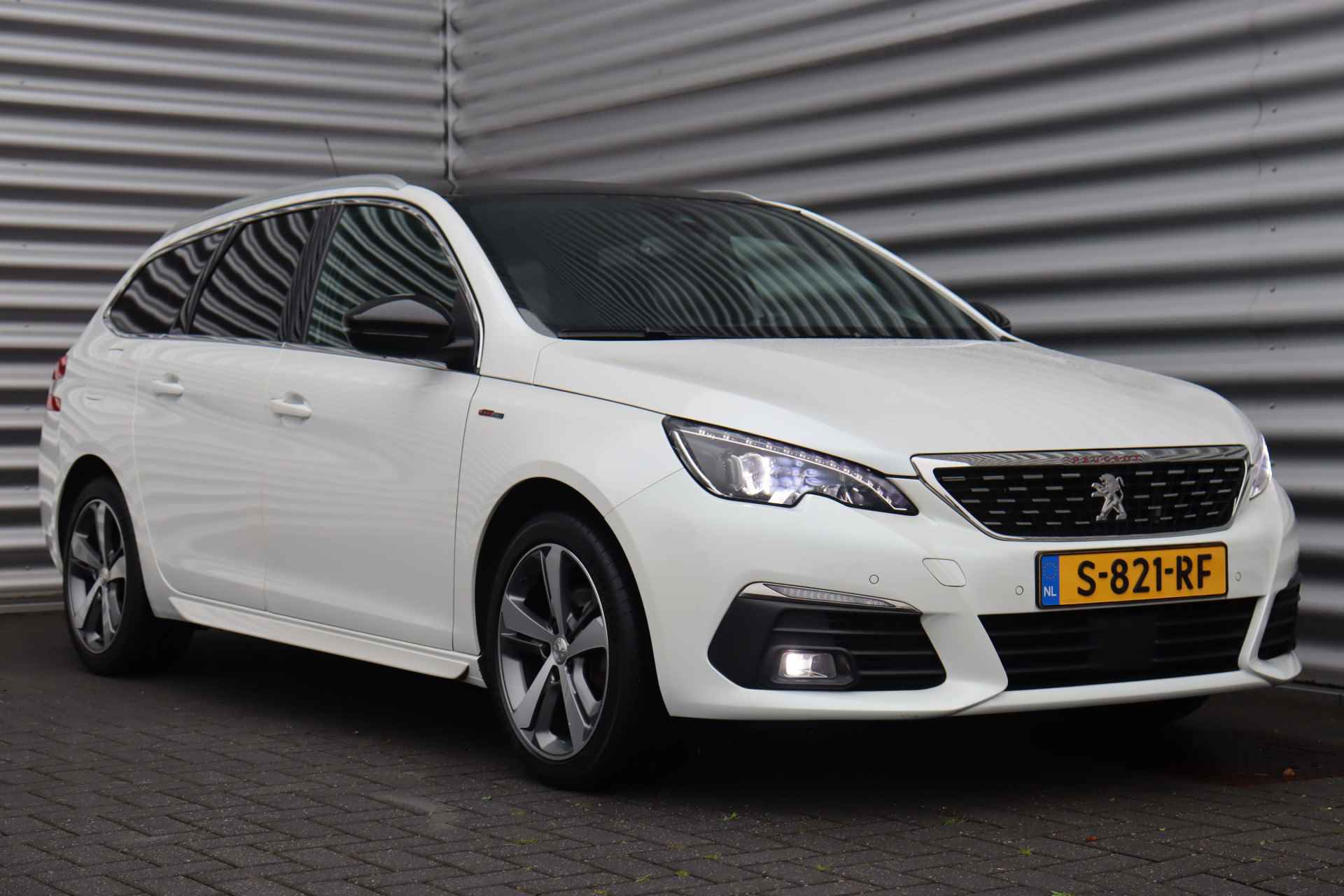 Peugeot 308 SW 1.2 PURETECH 130PK GT-LINE AUTOMAAT / NAVI / LEDER / CLIMA / PDC / 17" LMV / KEYLESS / FULL-LED / PANO. DAK / PARELMOER / BLU - 4/39