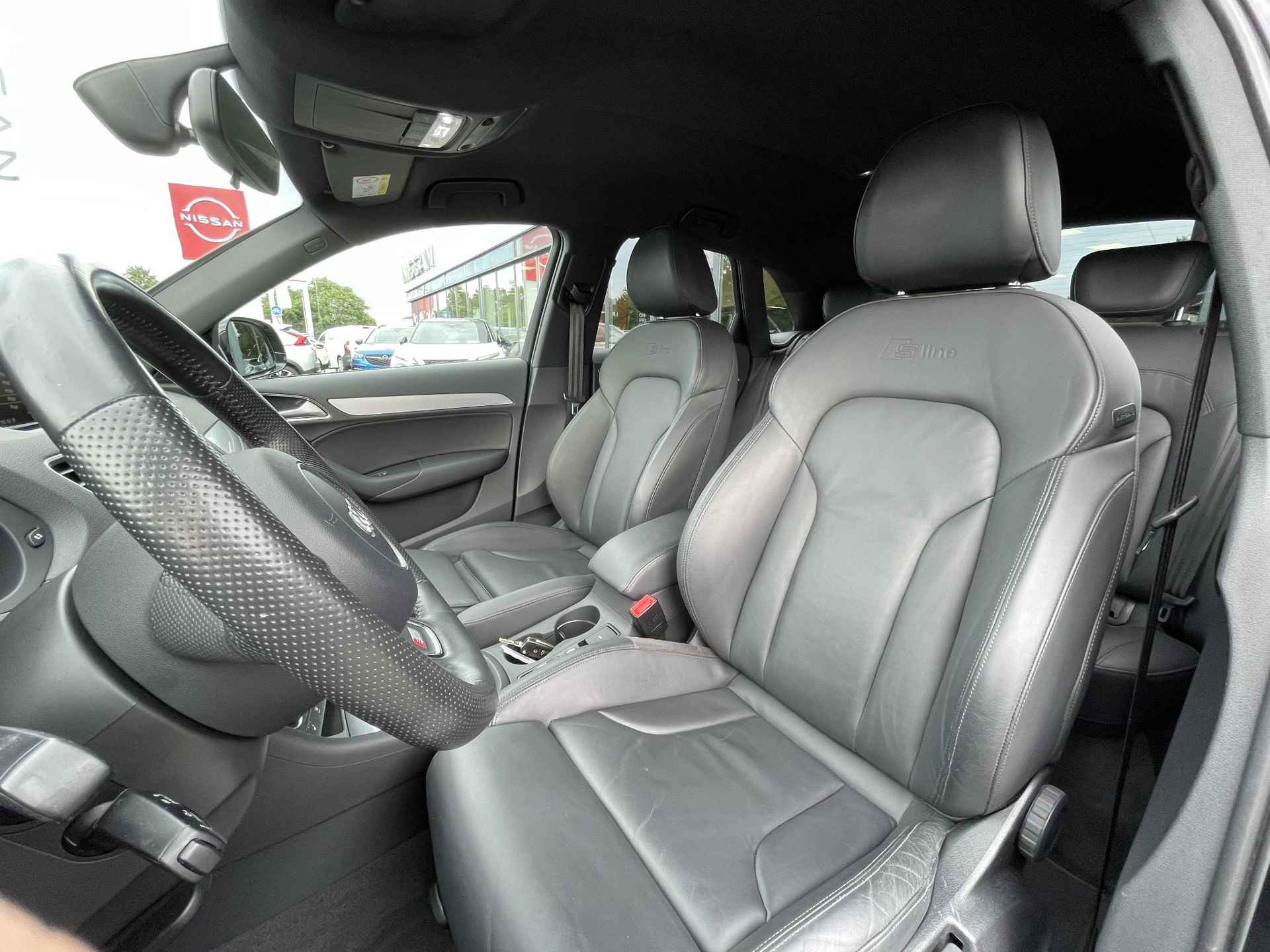 Audi Q3 1.4 TFSI S-Tronic Sport S Line Edition | Leder | Sportstoelen | Keyless | Navigatie - 4/37