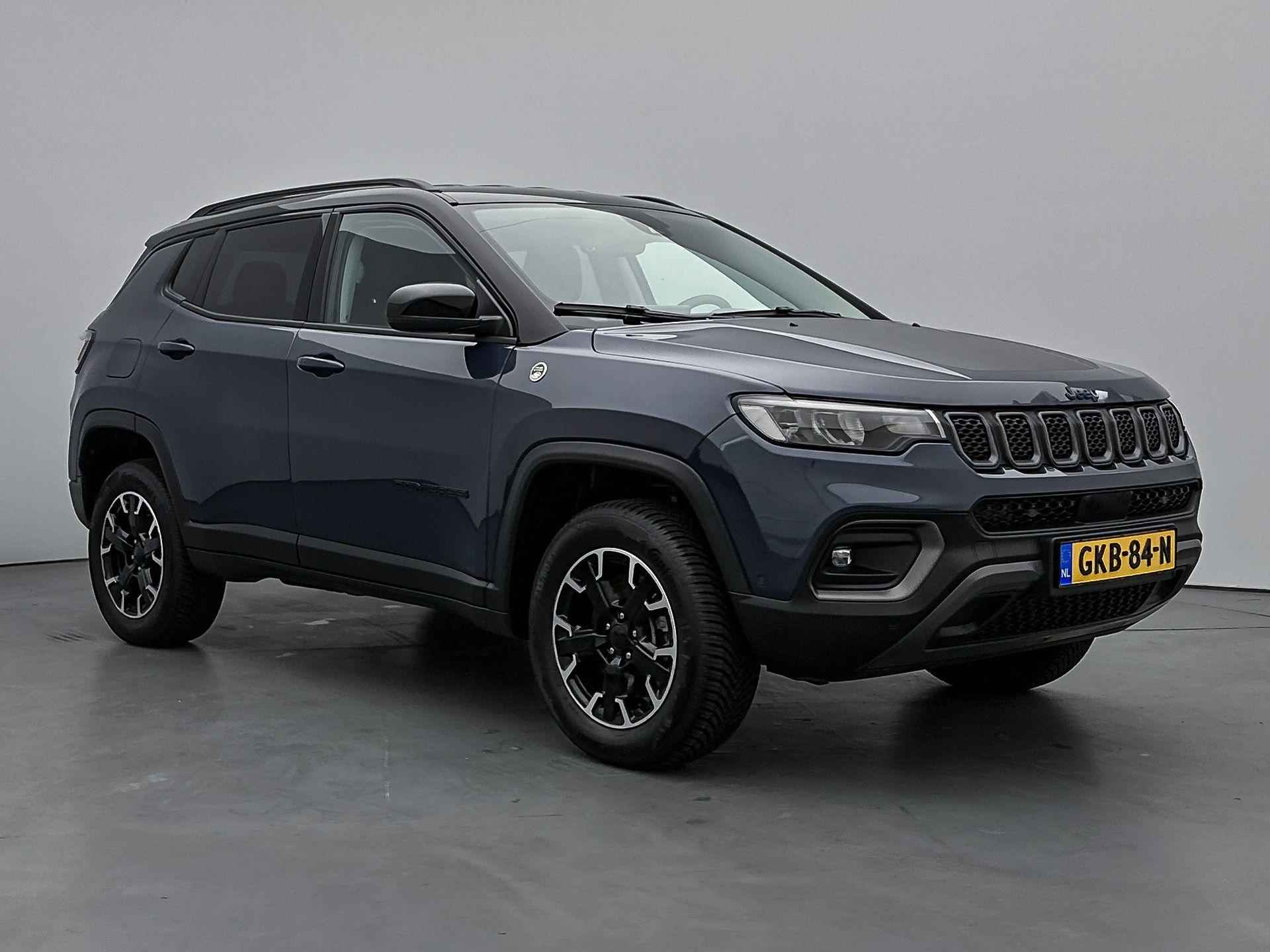 Jeep Compass SUV Hybrid Electric Trailhawk 240 pk Automaat | Navigatie | Achteruitrijcamera | Parkeersensoren Voor en Achter | Keyless Entry/Start | LED Koplampen | Actief Veersysteem | Adaptieve Cruise Control | Climate Control | 17" Lichtmetalen Velgen | Apple Carplay/Android Auto | - 4/33